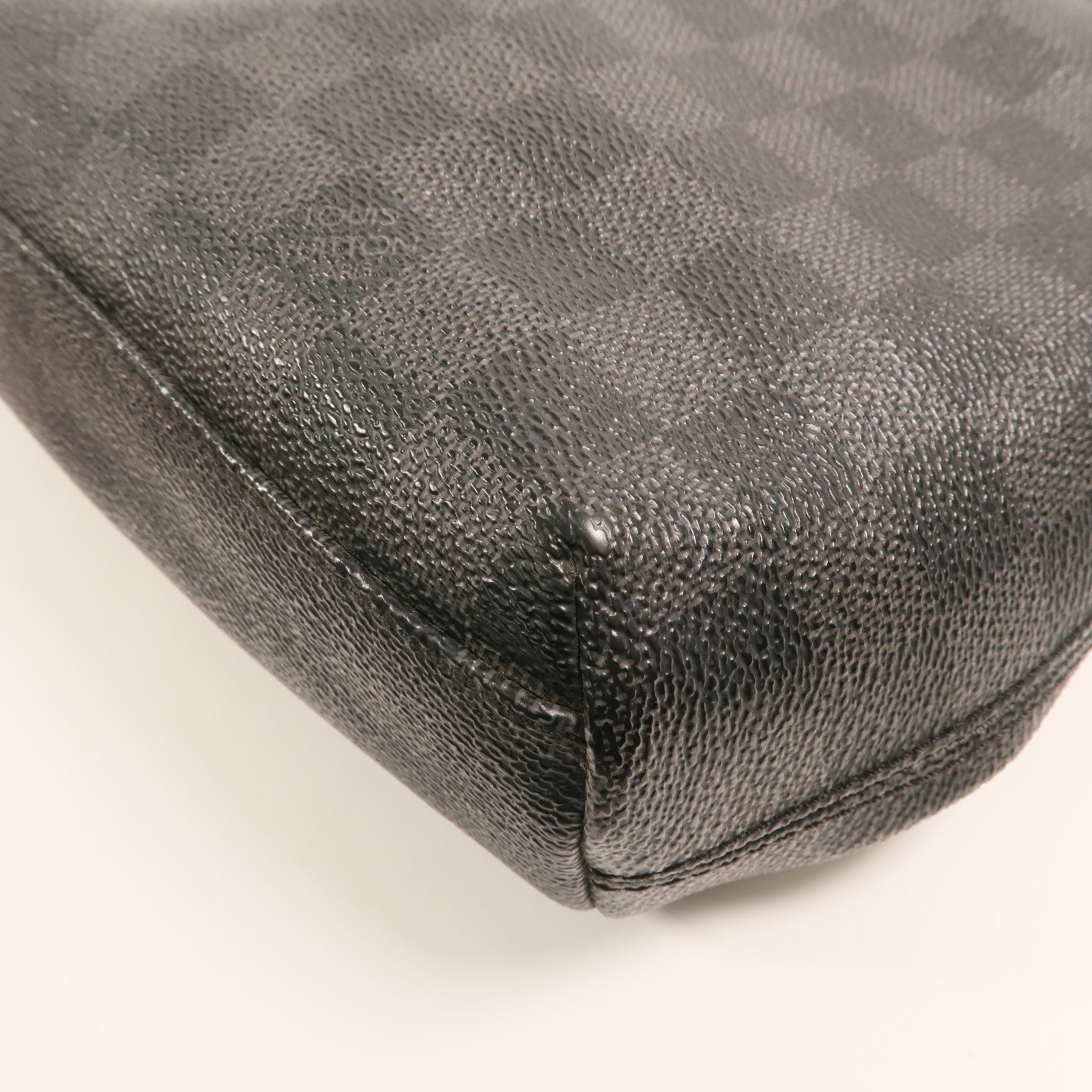 LOUIS VUITTON Damier Graphite Mick PM肩背袋