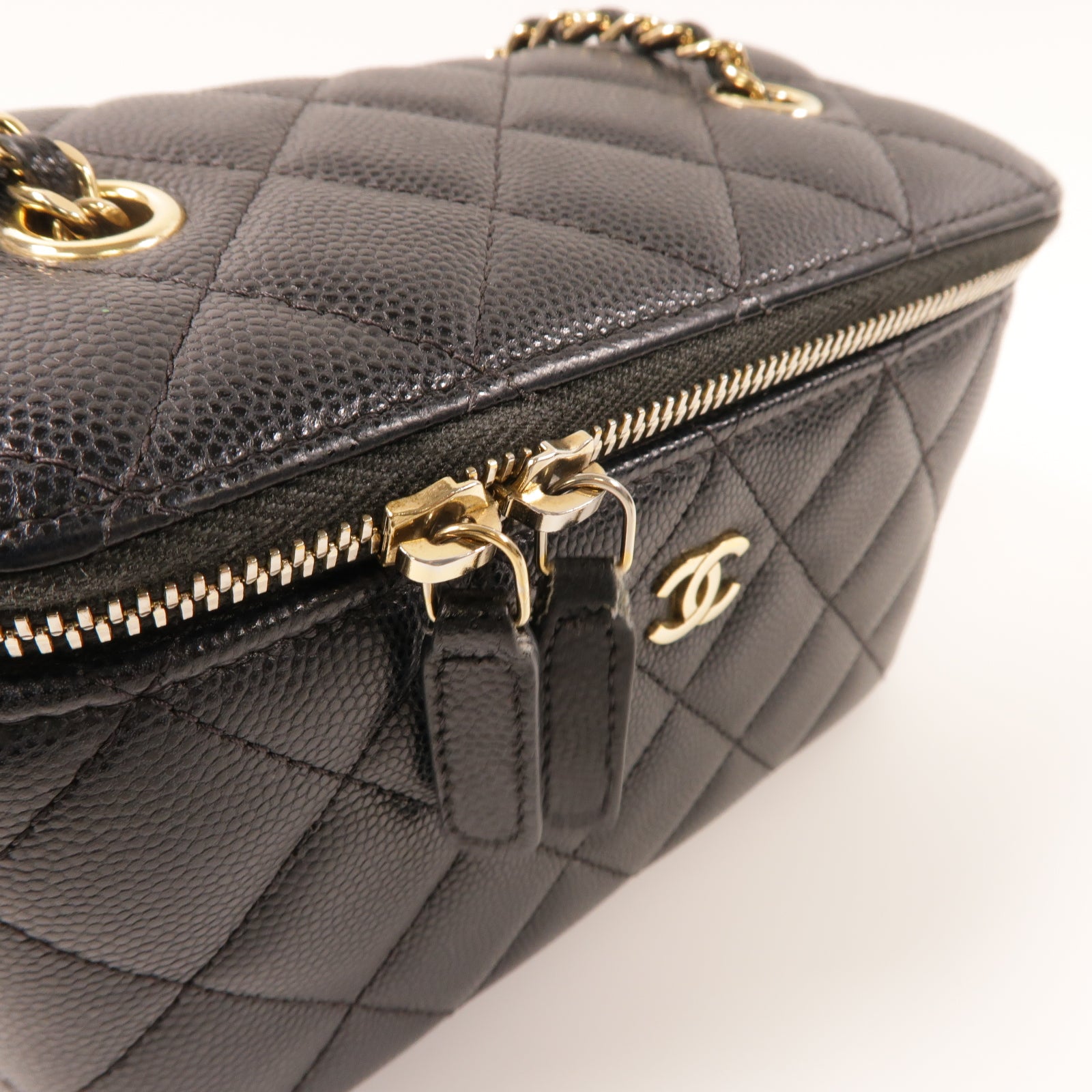 CHANEL **【激減優惠】菱格Caviar皮革Chain Shoulder金扣鏈帶肩背袋黑色