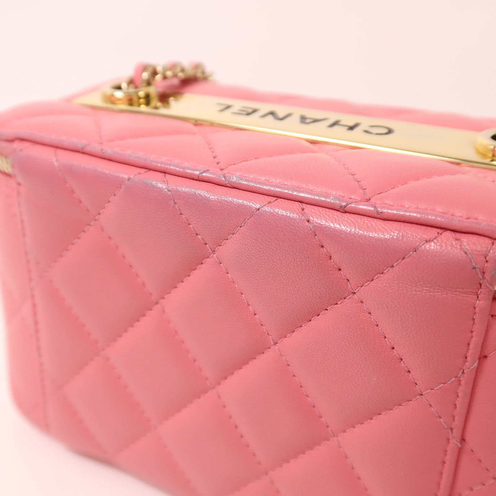 CHANEL 羊皮皮革Vanity Case金扣鏈帶肩背袋
