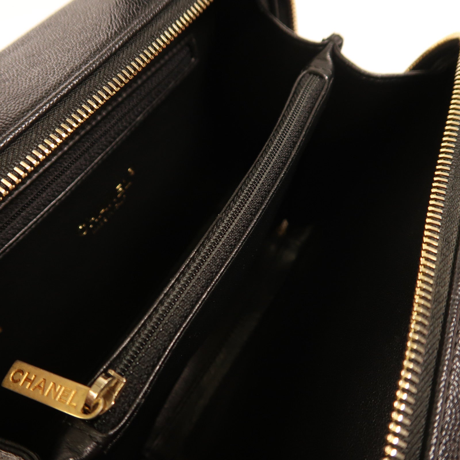 CHANEL 牛皮皮革Vanity Case金扣鏈帶手挽肩背兩用袋