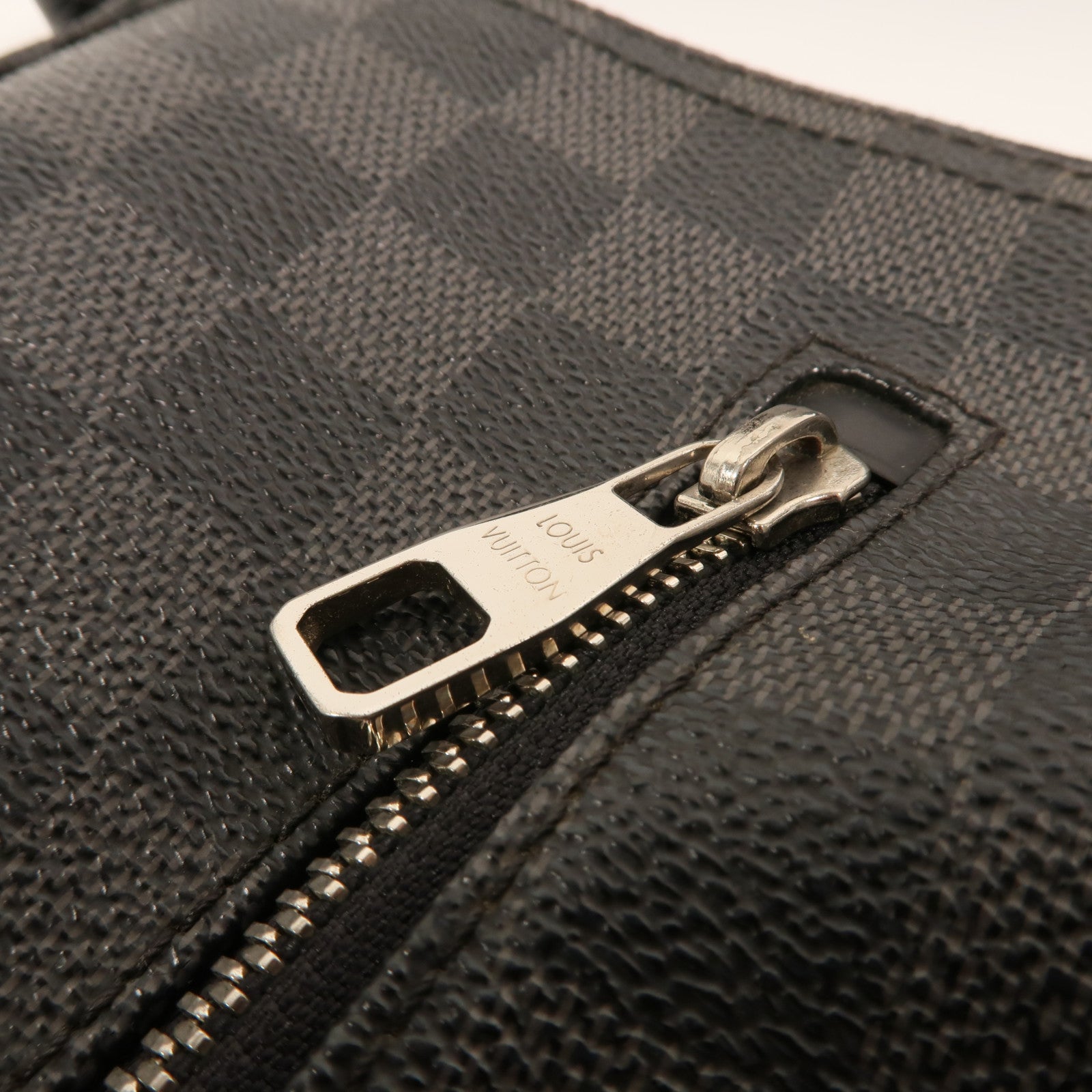 LOUIS VUITTON Damier Graphite Mick PM肩背袋