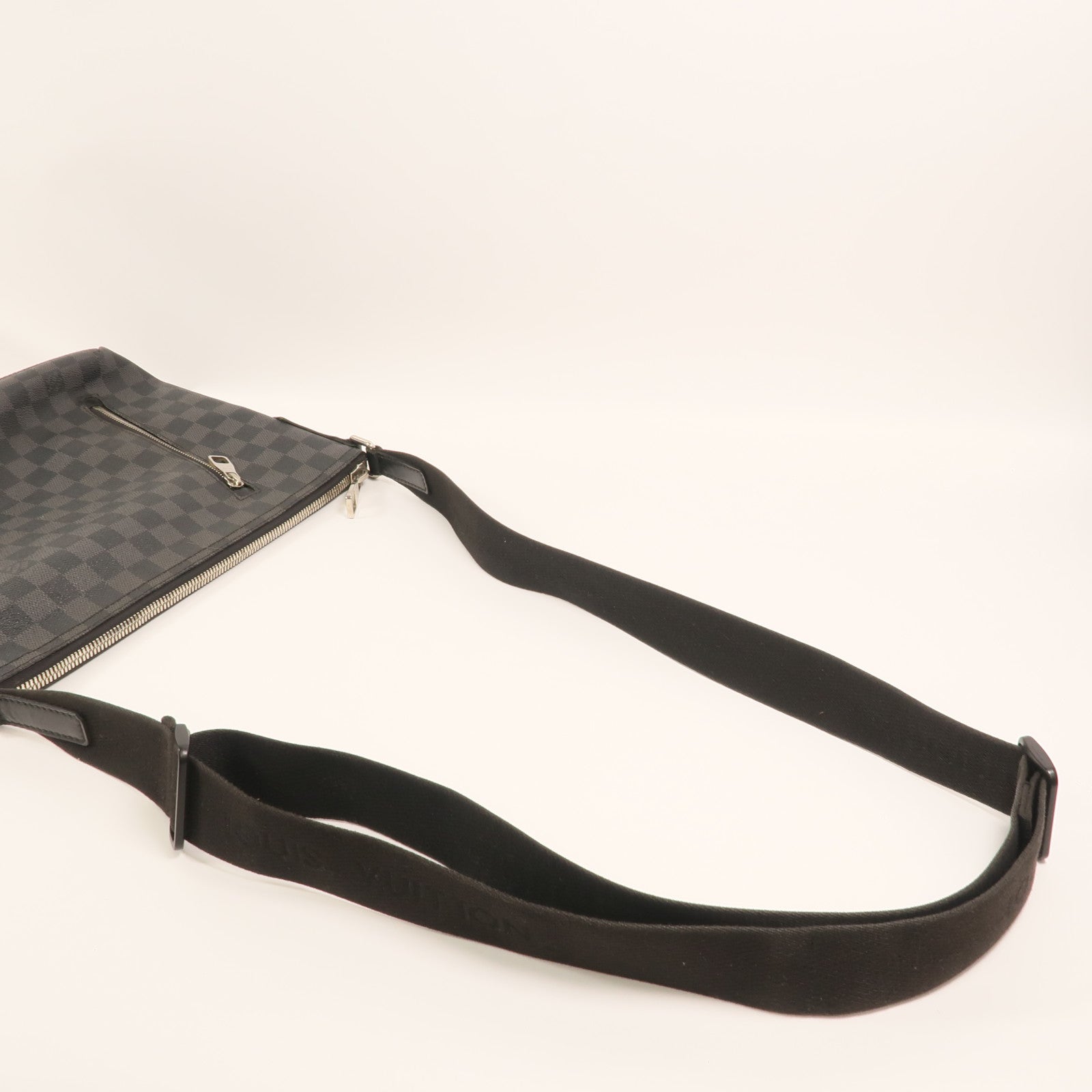 LOUIS VUITTON Damier Graphite Mick PM肩背袋