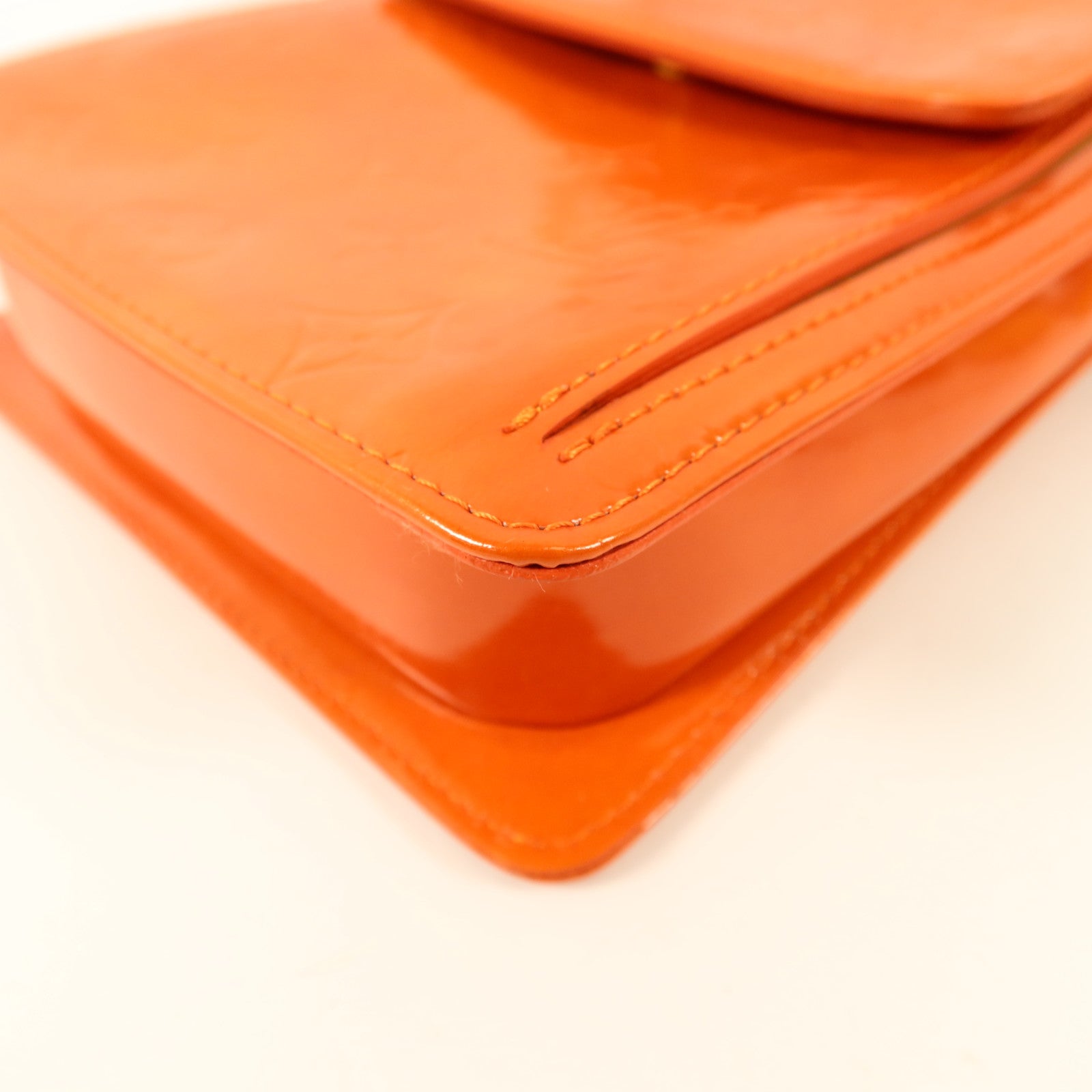 LOUIS VUITTON Monogram Vernis Motto Accessory Pouch金扣肩背袋