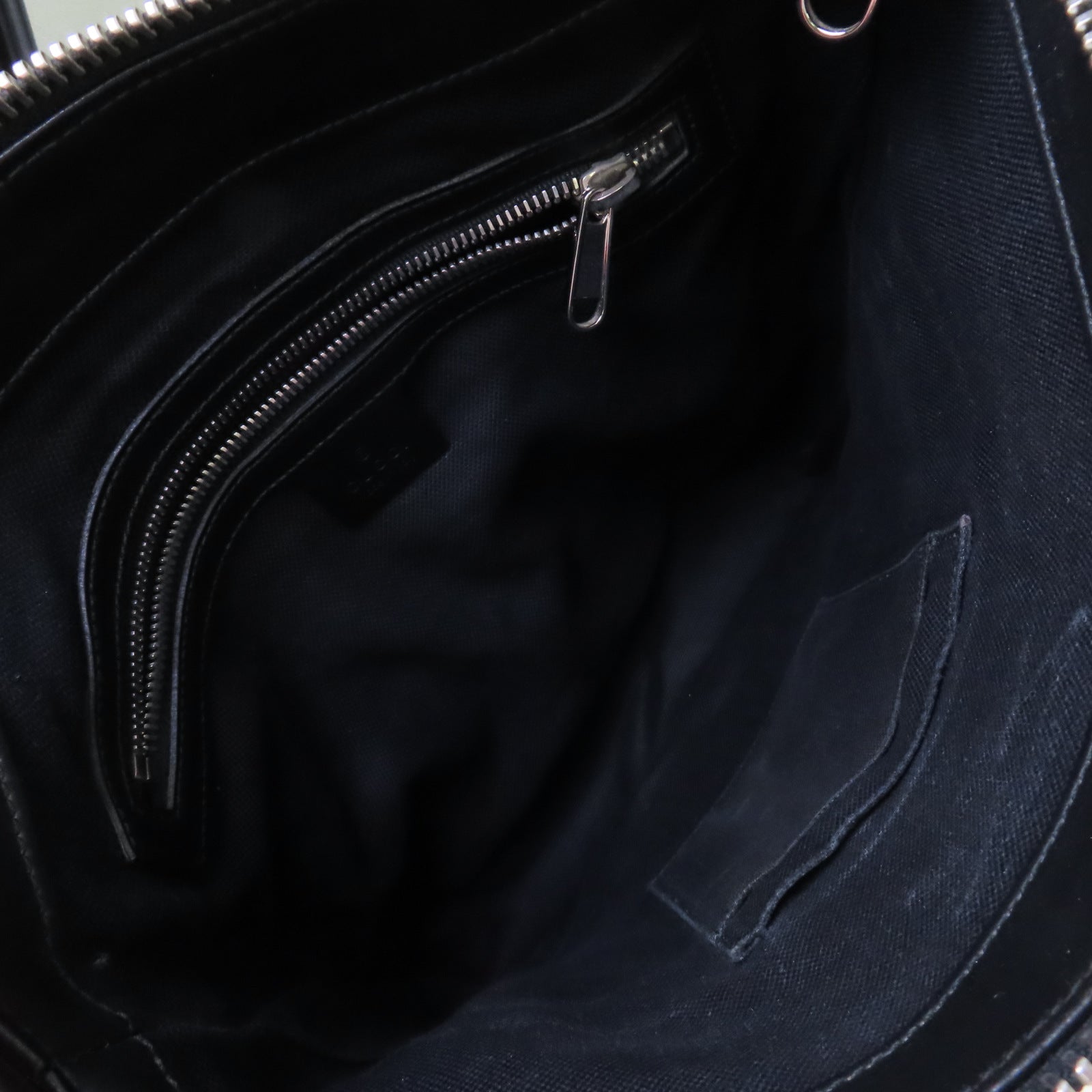 GUCCI 塗層帆布GG Messenger Bag銀扣肩背袋黑色/碳灰色