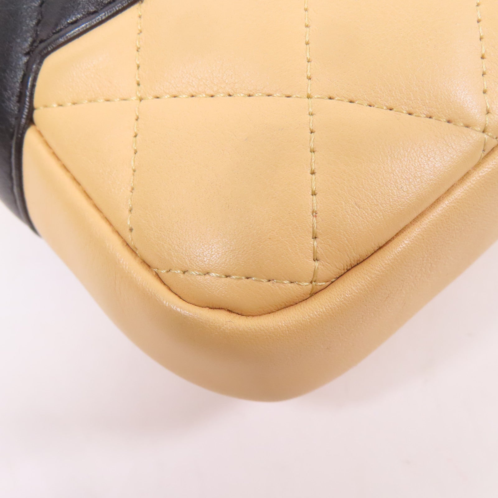 CHANEL 牛皮皮革Cambon Shoulder Bag銀扣肩背袋