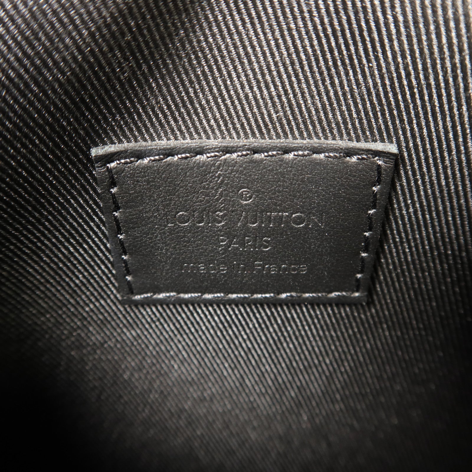 LOUIS VUITTON Monogram Taurillon S-Lock Vertical Wearable肩背袋