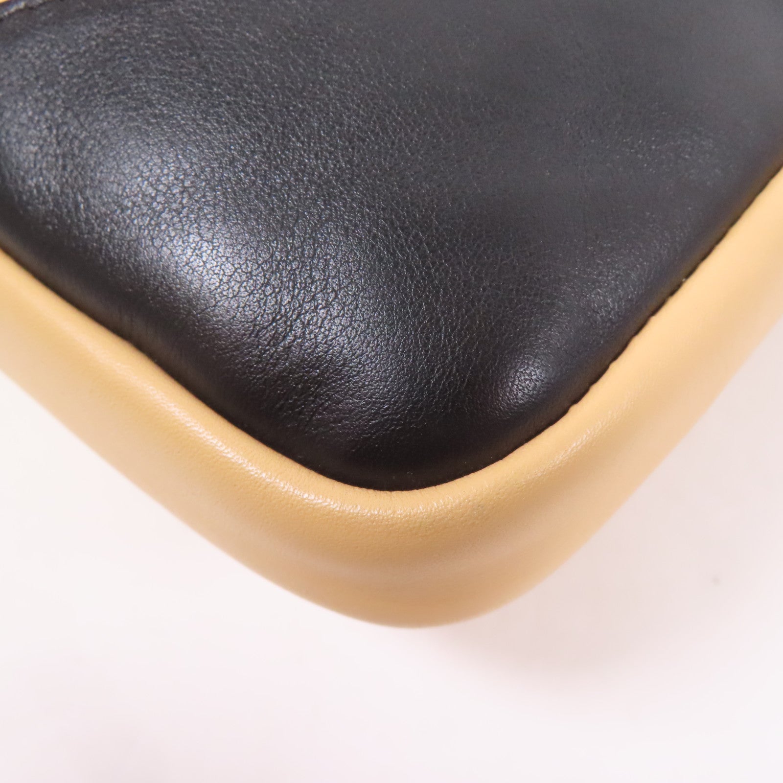 CHANEL 牛皮皮革Cambon Shoulder Bag銀扣肩背袋