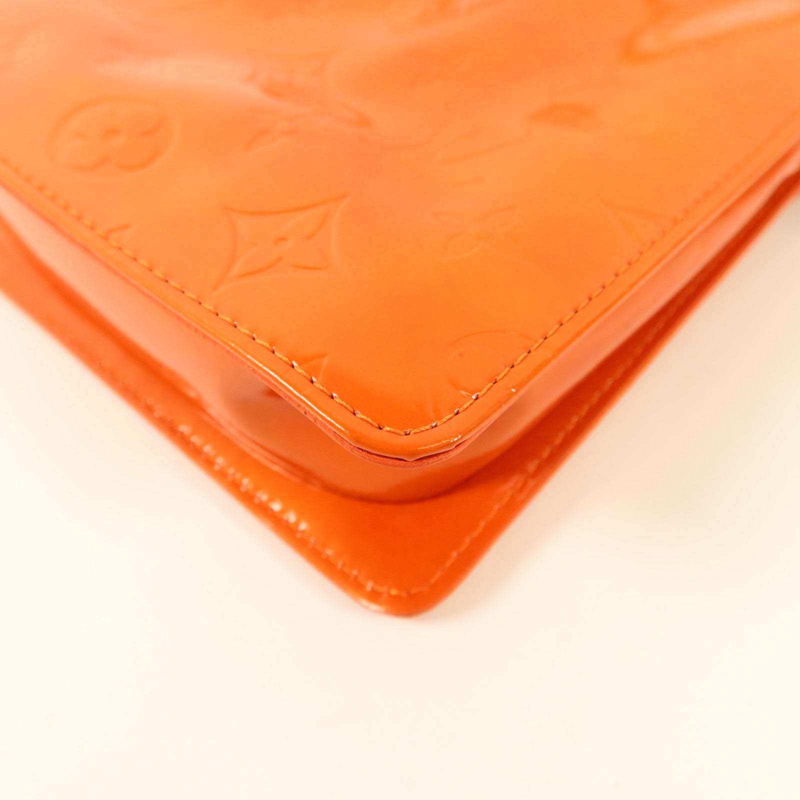 LOUIS VUITTON Monogram Vernis Motto Accessory Pouch金扣肩背袋
