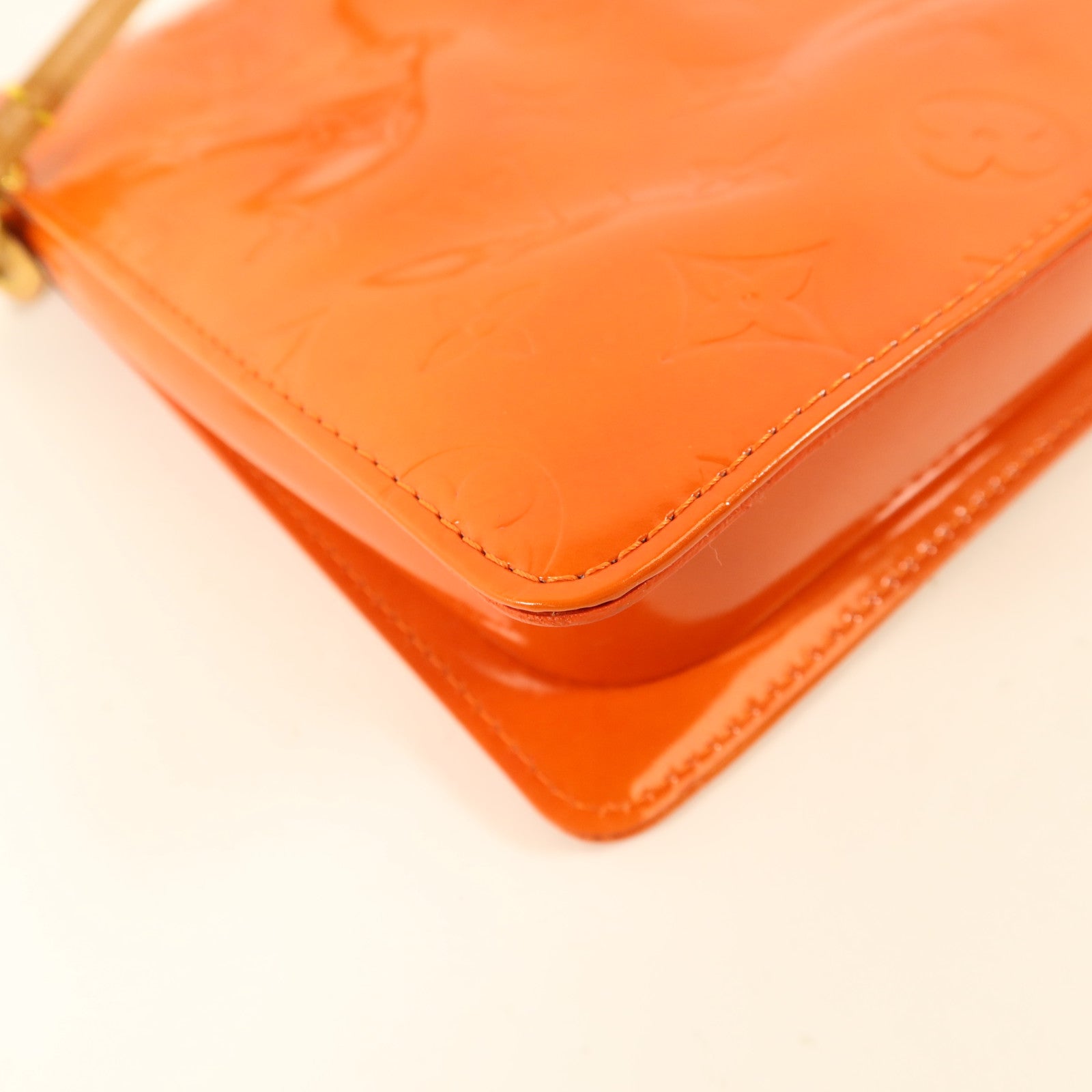 LOUIS VUITTON Monogram Vernis Motto Accessory Pouch金扣肩背袋
