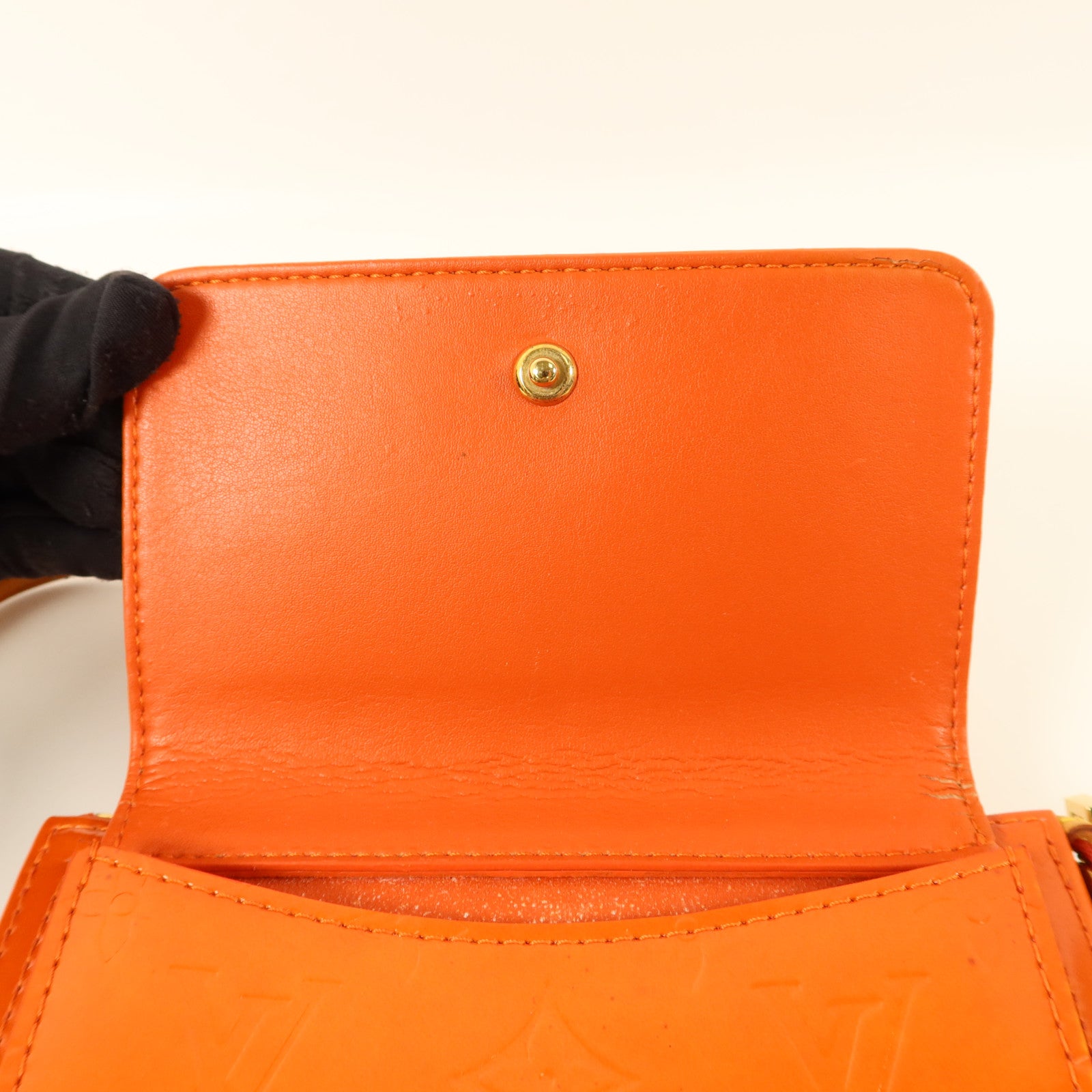 LOUIS VUITTON Monogram Vernis Motto Accessory Pouch金扣肩背袋
