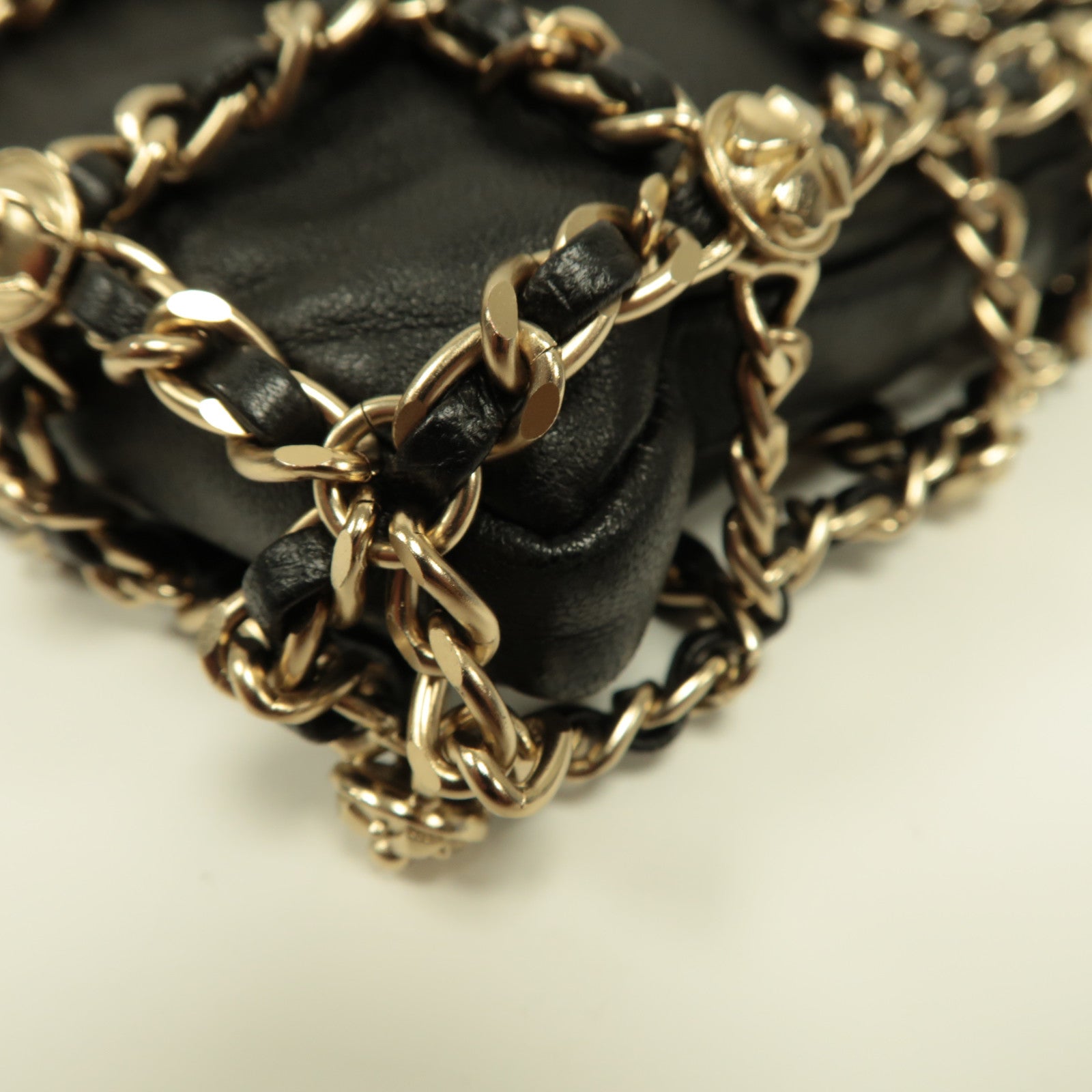 CHANEL **【激減優惠】羊皮皮革Chain Shoulder金扣鏈帶肩背袋黑色