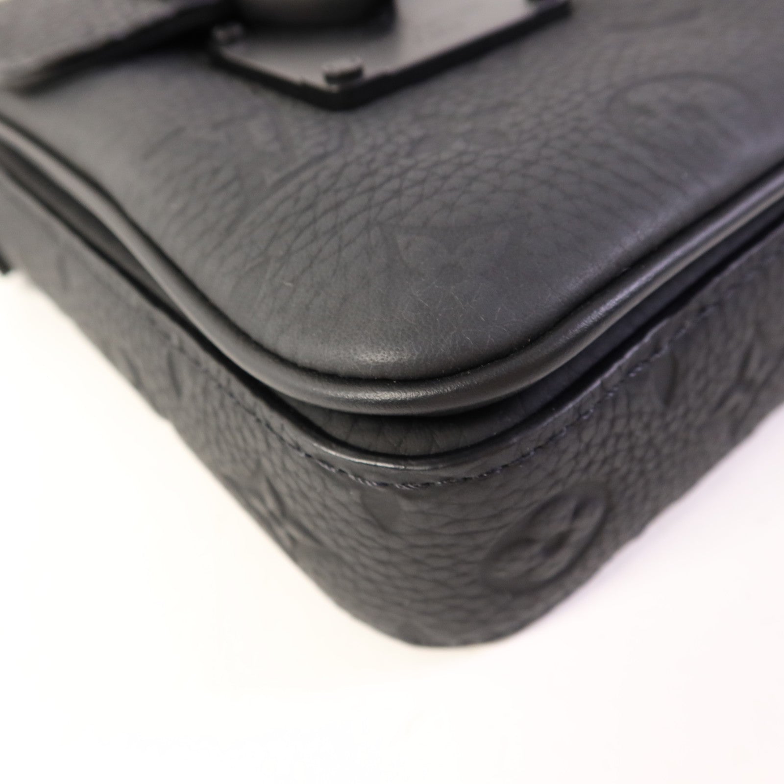 LOUIS VUITTON Monogram Taurillon S-Lock Vertical Wearable肩背袋