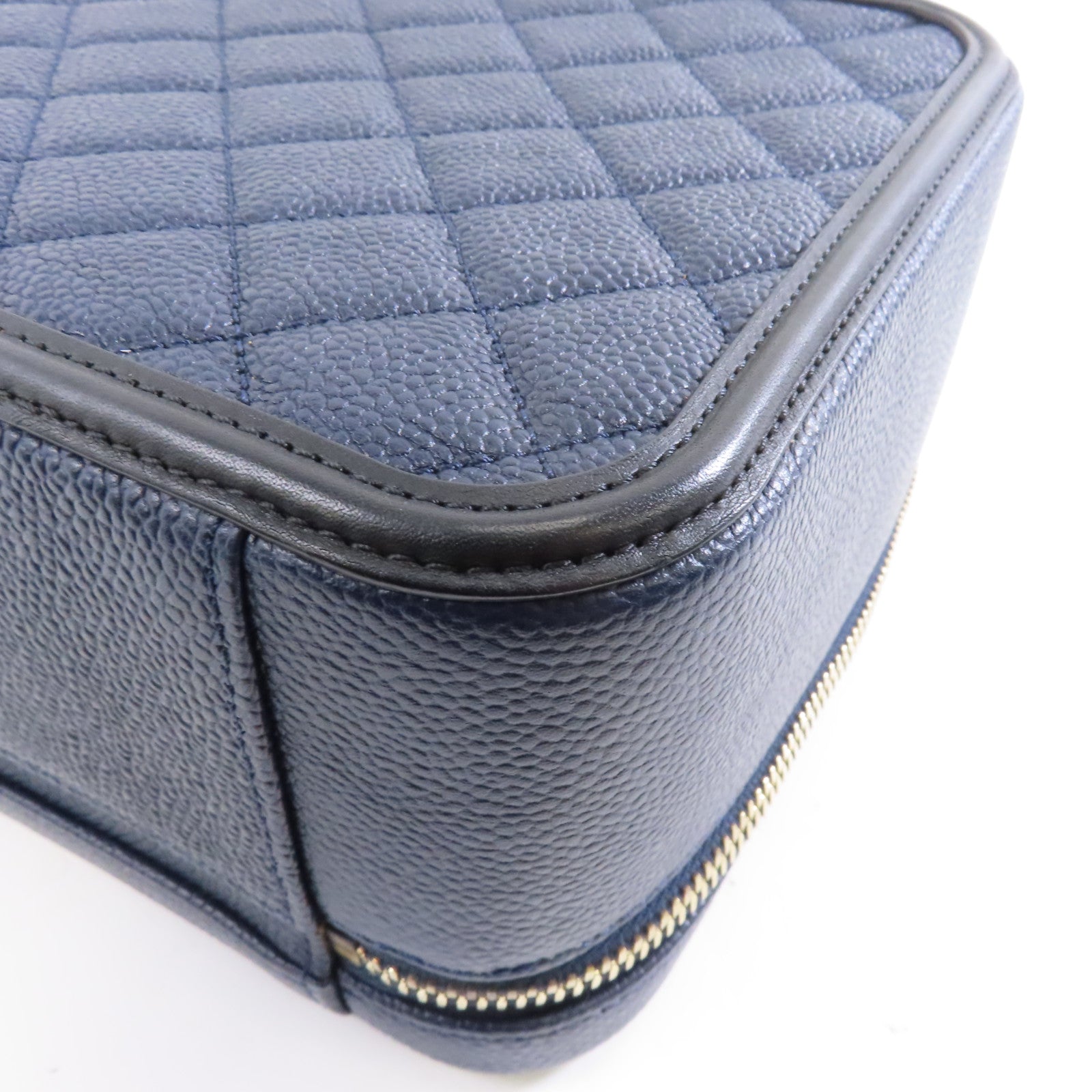 CHANEL 菱格牛皮皮革Vanity Case金扣手挽肩背兩用袋深藍色/黑色