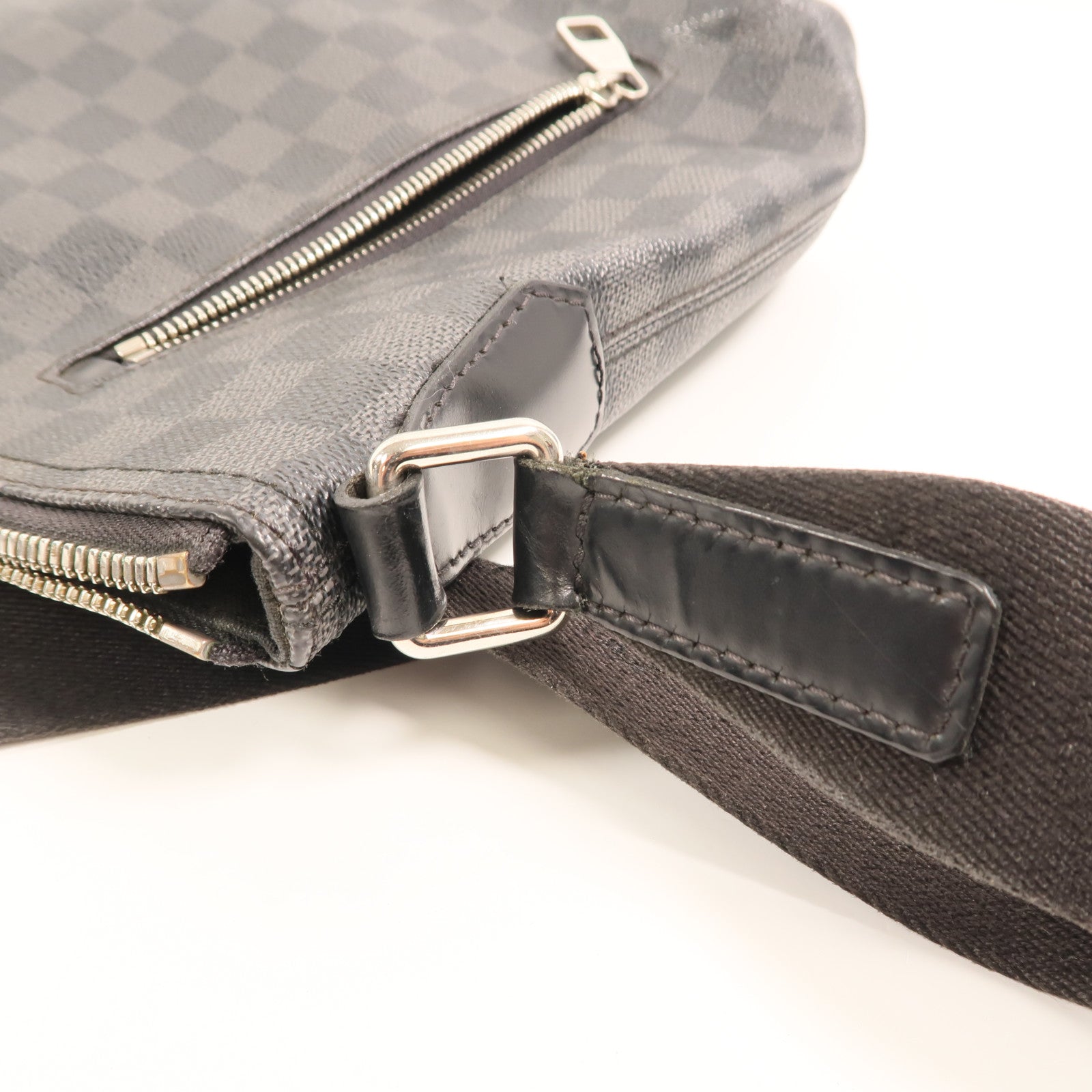 LOUIS VUITTON Damier Graphite Mick PM肩背袋