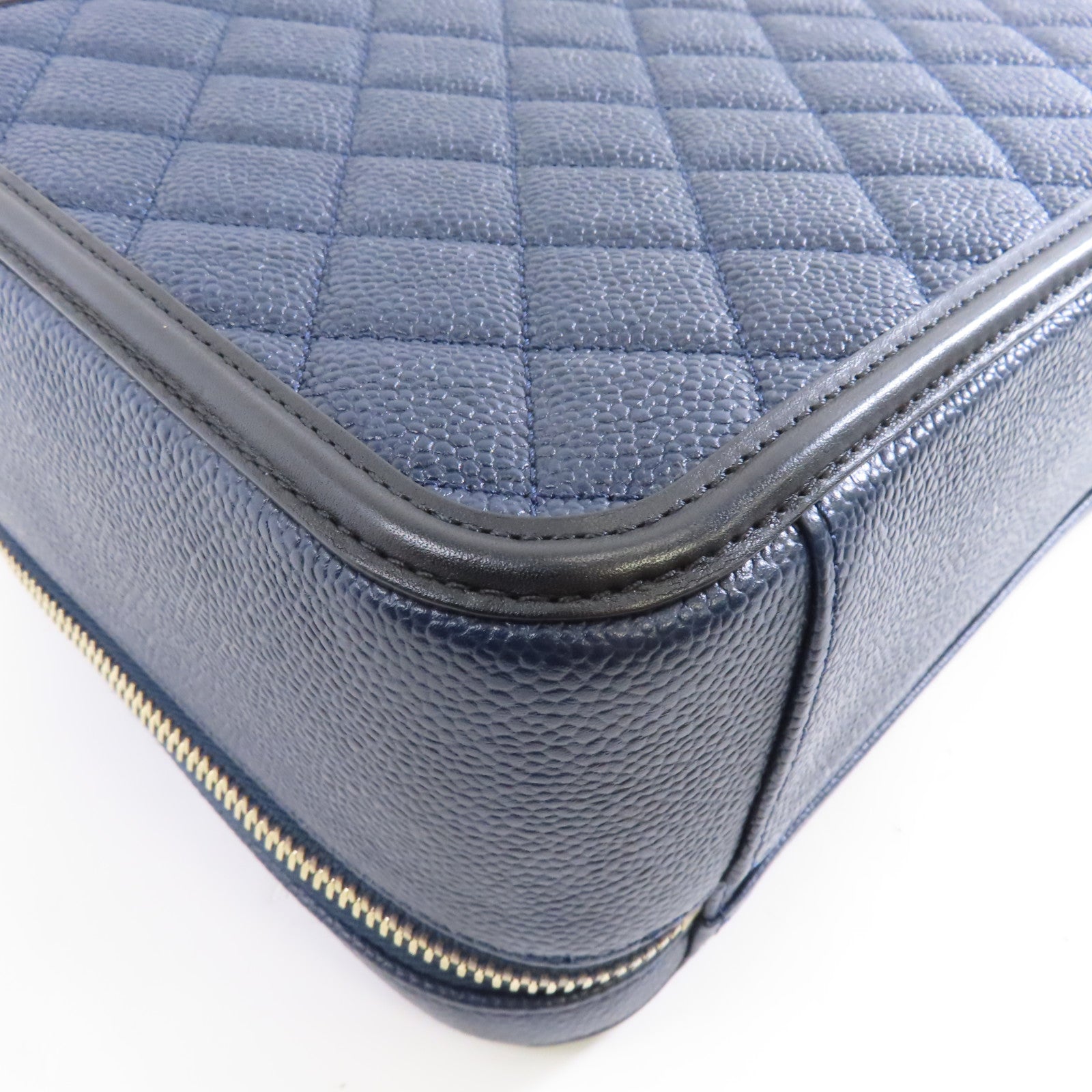 CHANEL 菱格牛皮皮革Vanity Case金扣手挽肩背兩用袋深藍色/黑色