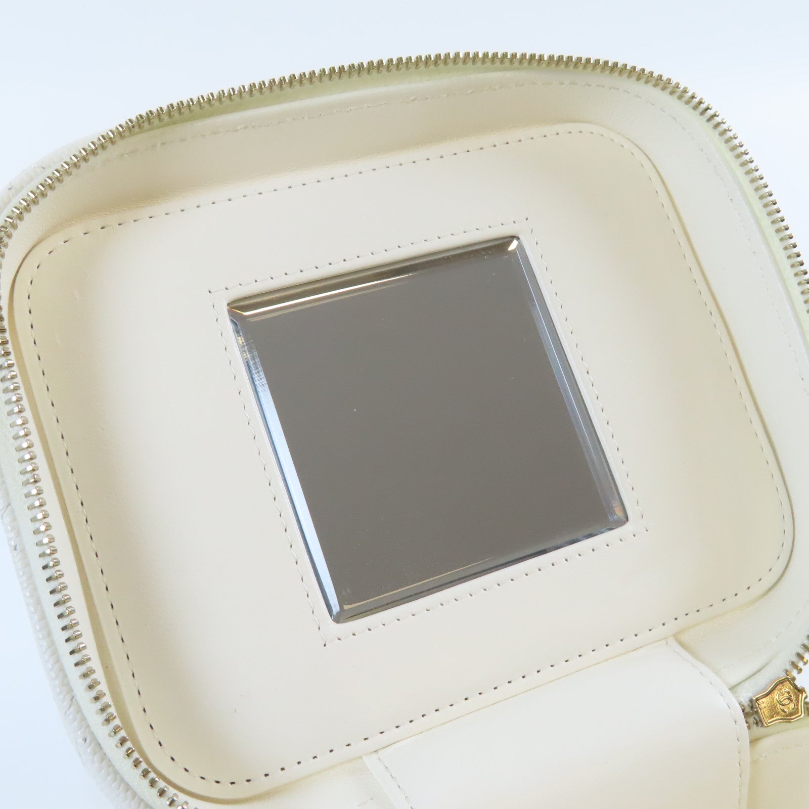 CHANEL 菱格Caviar皮革Vanity Case金扣手挽肩背兩用袋白色