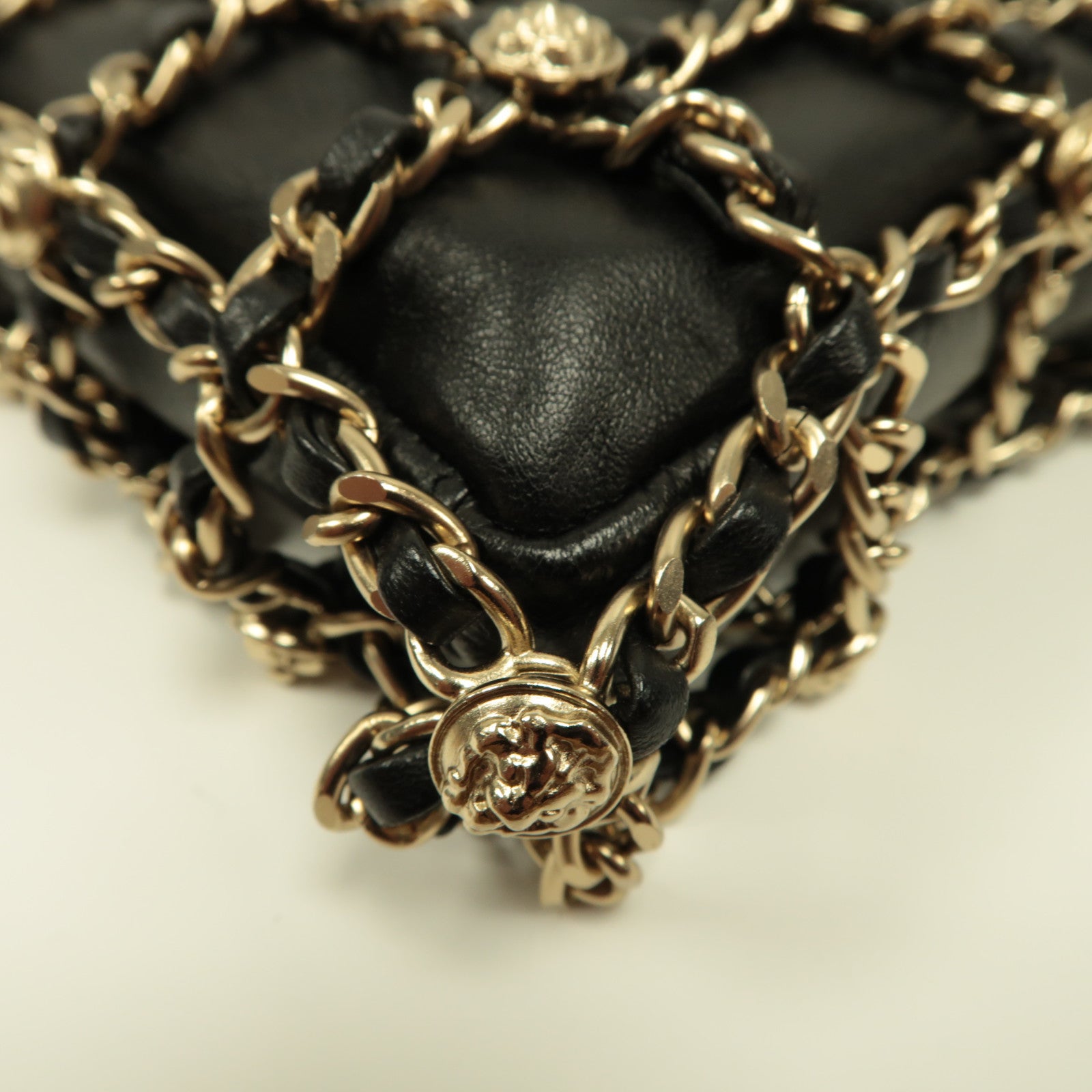 CHANEL **【激減優惠】羊皮皮革Chain Shoulder金扣鏈帶肩背袋黑色