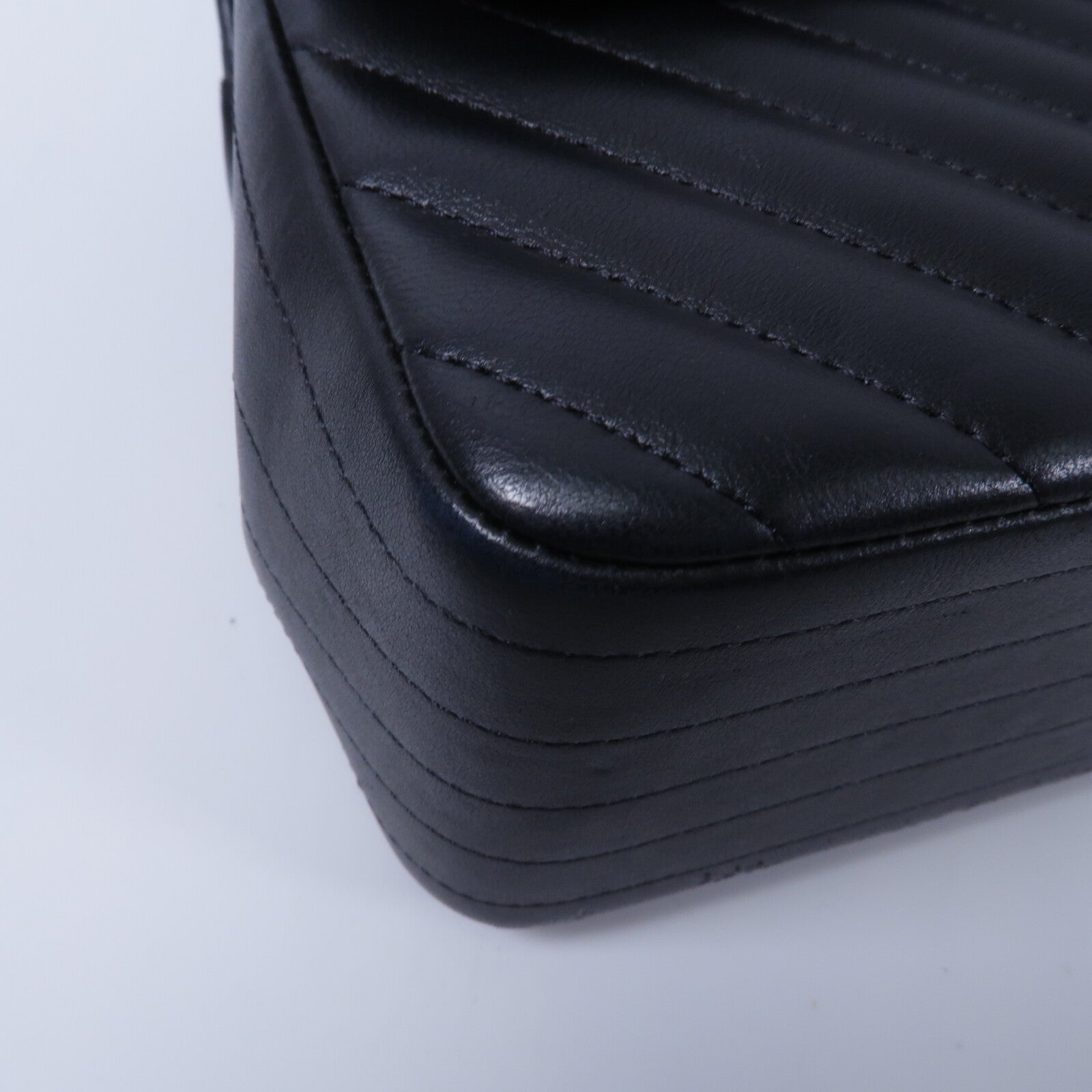 CHANEL 羊皮皮革Chevron Classic Flap Bag鏈帶肩背袋