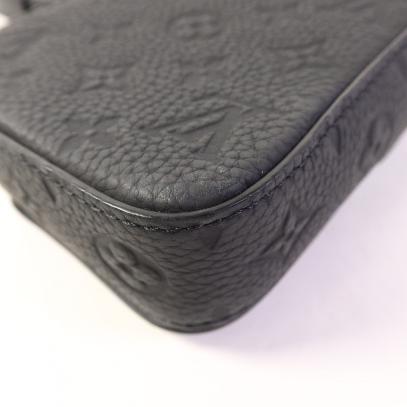 LOUIS VUITTON Monogram Taurillon S-Lock Vertical Wearable肩背袋