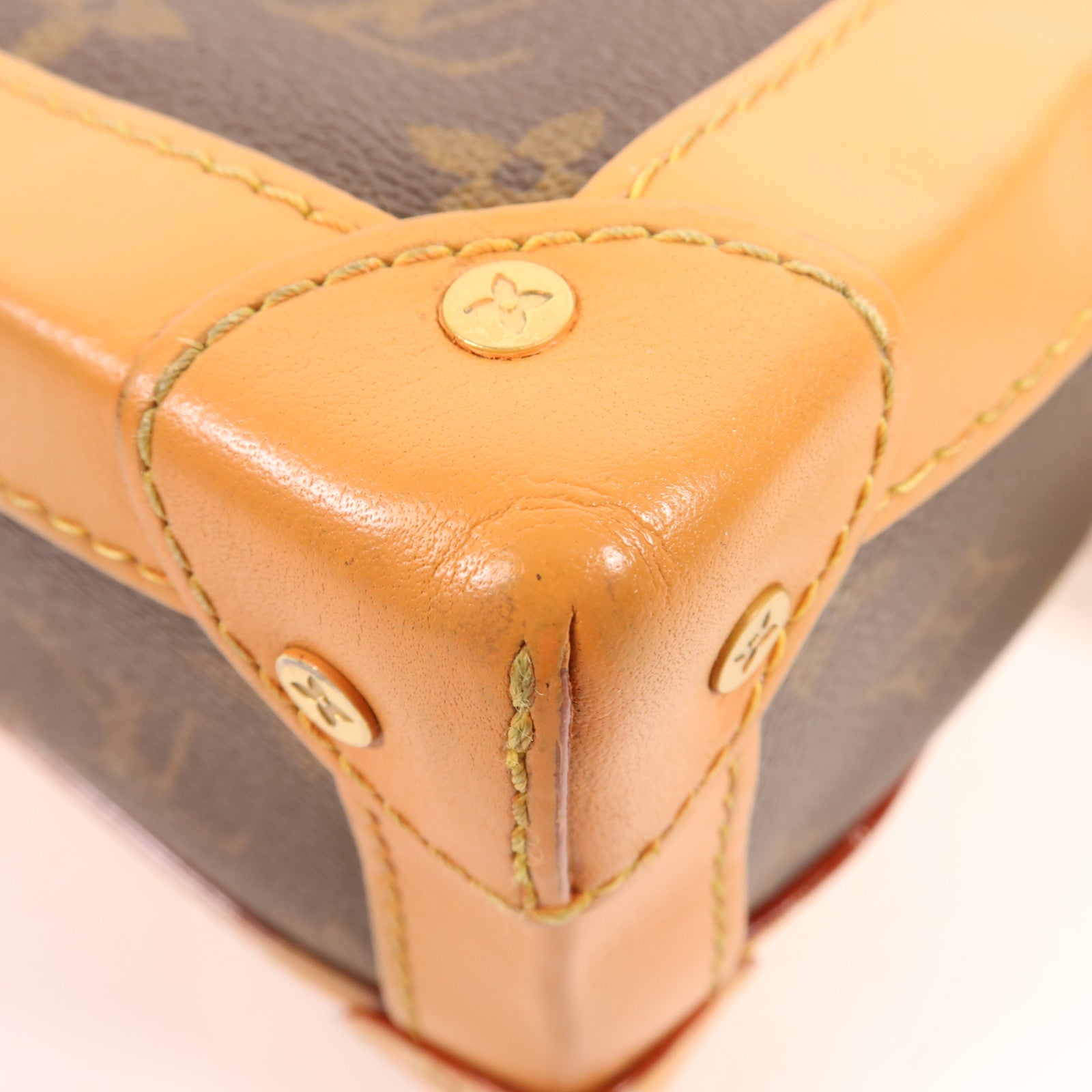 LOUIS VUITTON Monogram Soft Trunk金扣肩背袋