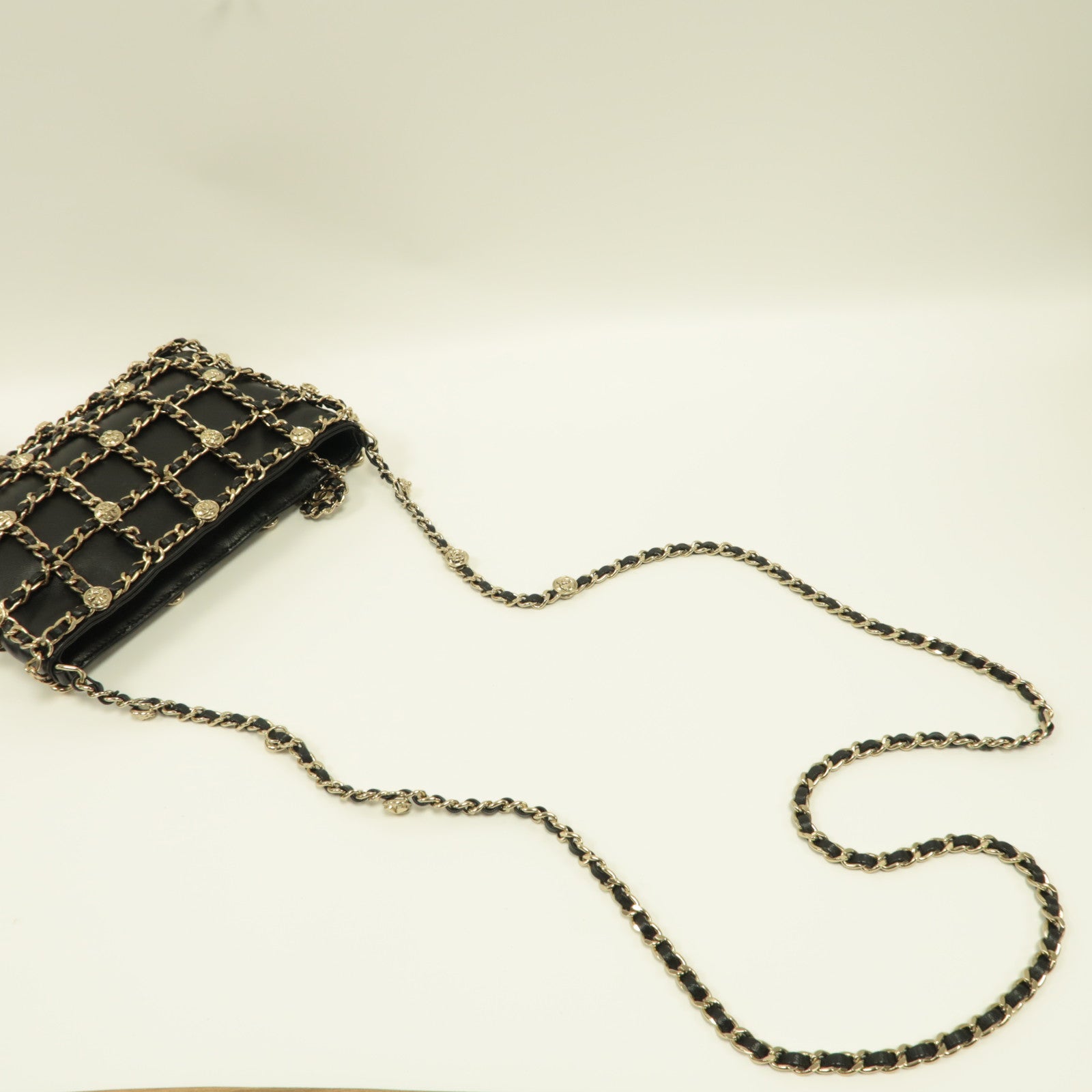 CHANEL **【激減優惠】羊皮皮革Chain Shoulder金扣鏈帶肩背袋黑色