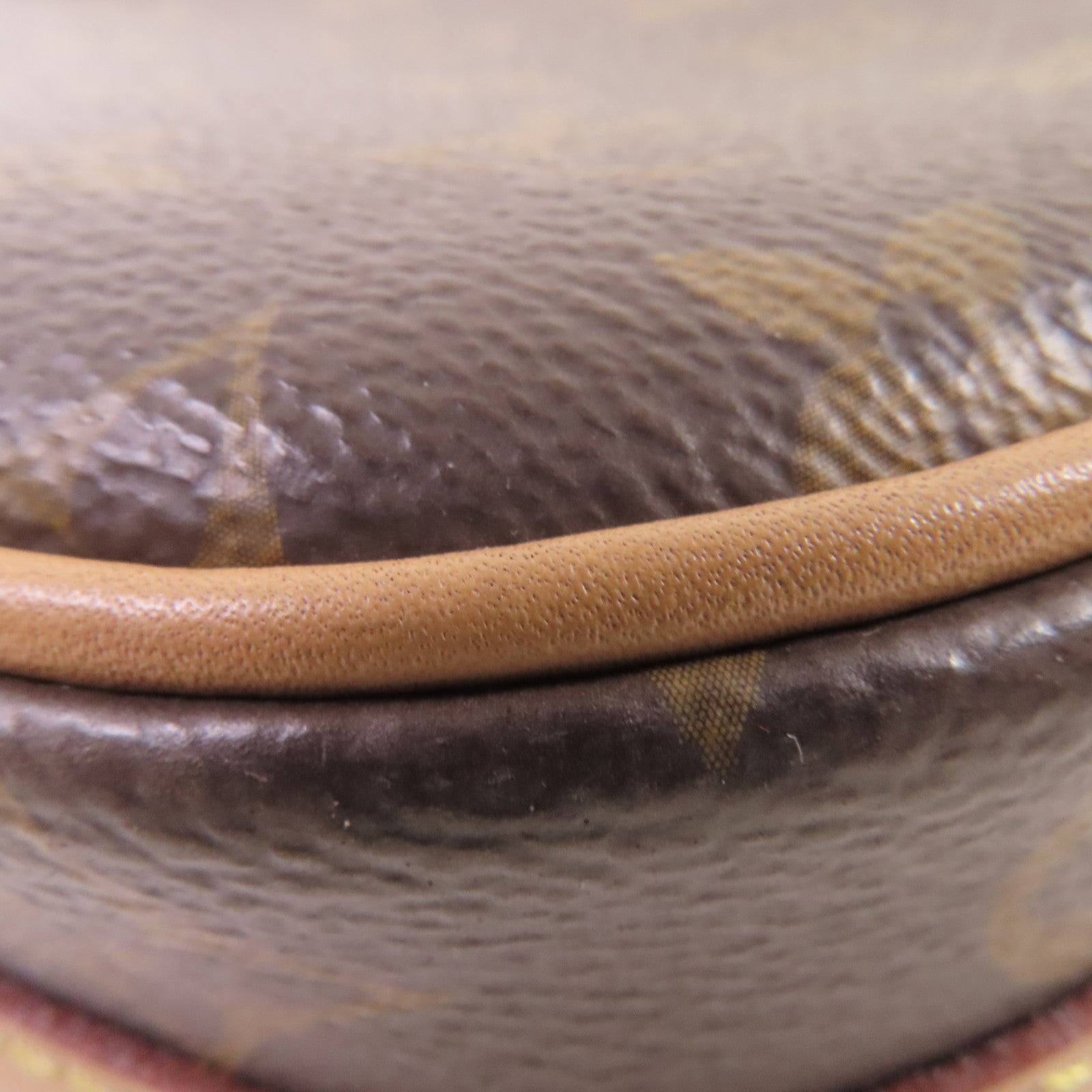 LOUIS VUITTON Monogram Boite Chapeau Souple Shoulder Bag金扣肩背袋啡色