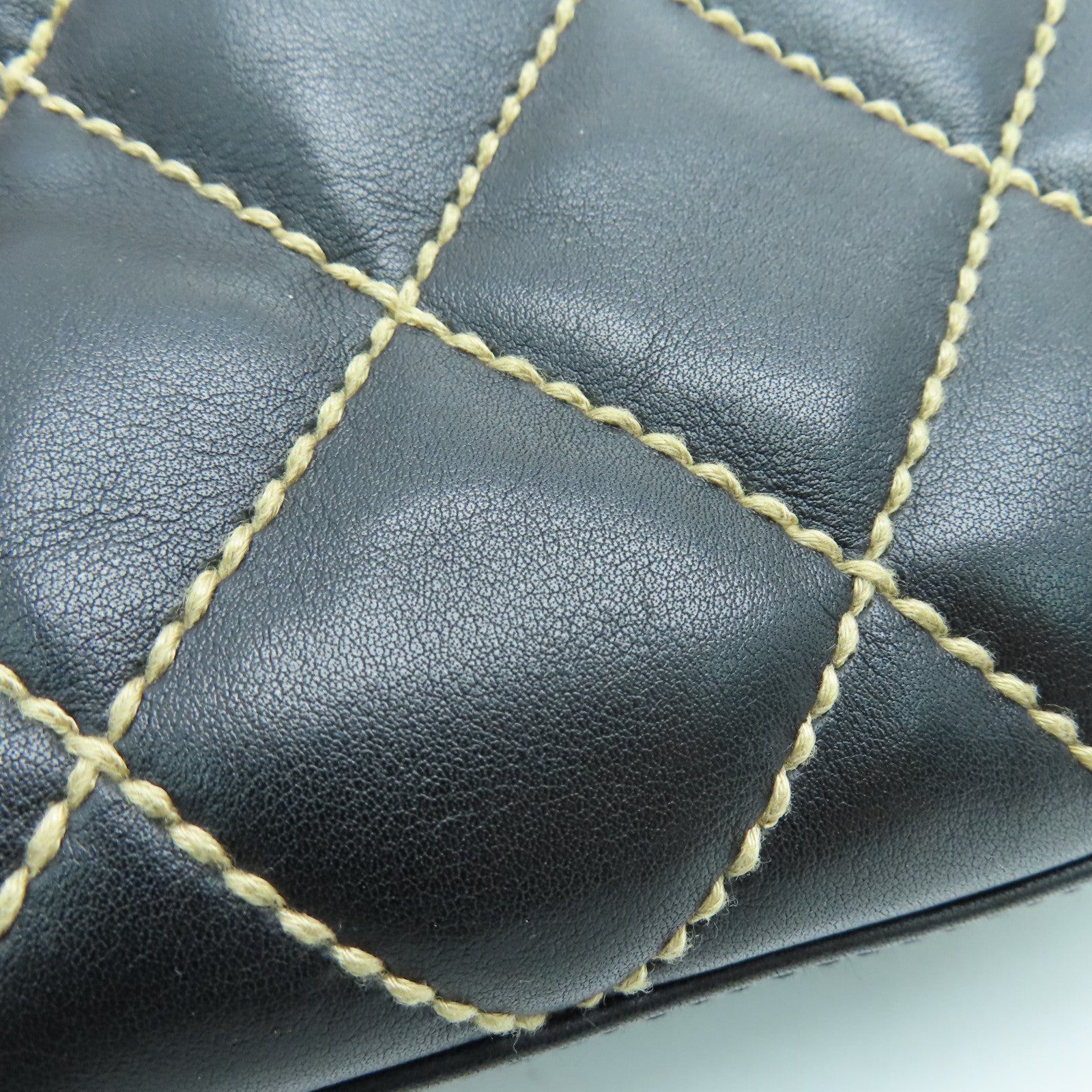 CHANEL 【激減優惠】菱格牛皮皮革Handbag金扣手挽袋黑色