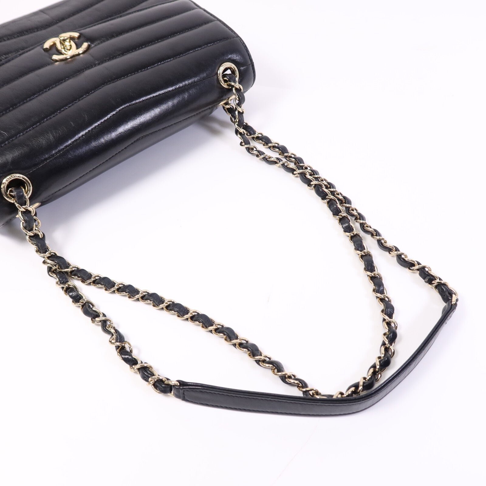 CHANEL 羊皮皮革Seasonal Chevron Flap金扣鏈帶肩背袋