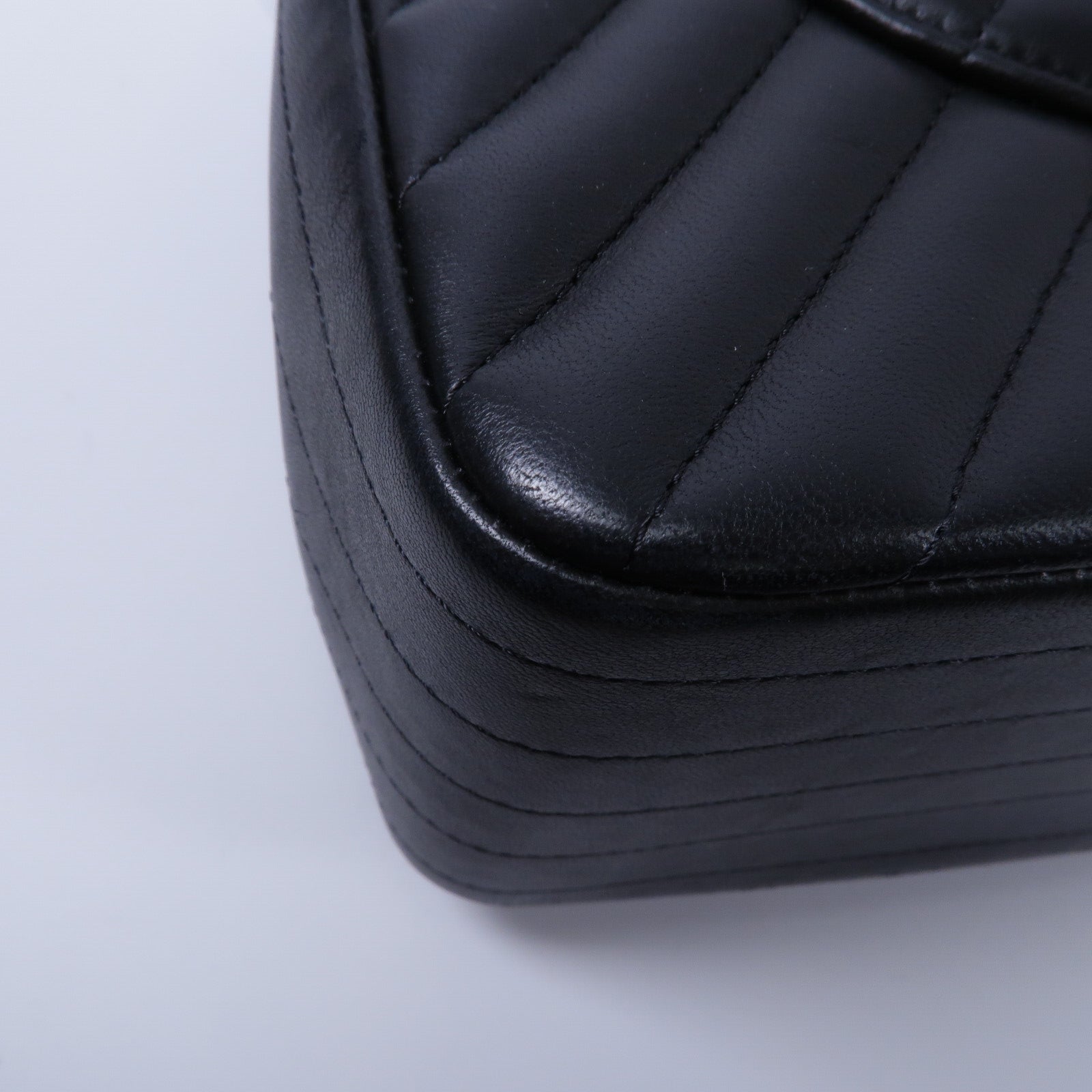 CHANEL 羊皮皮革Chevron Classic Flap Bag鏈帶肩背袋