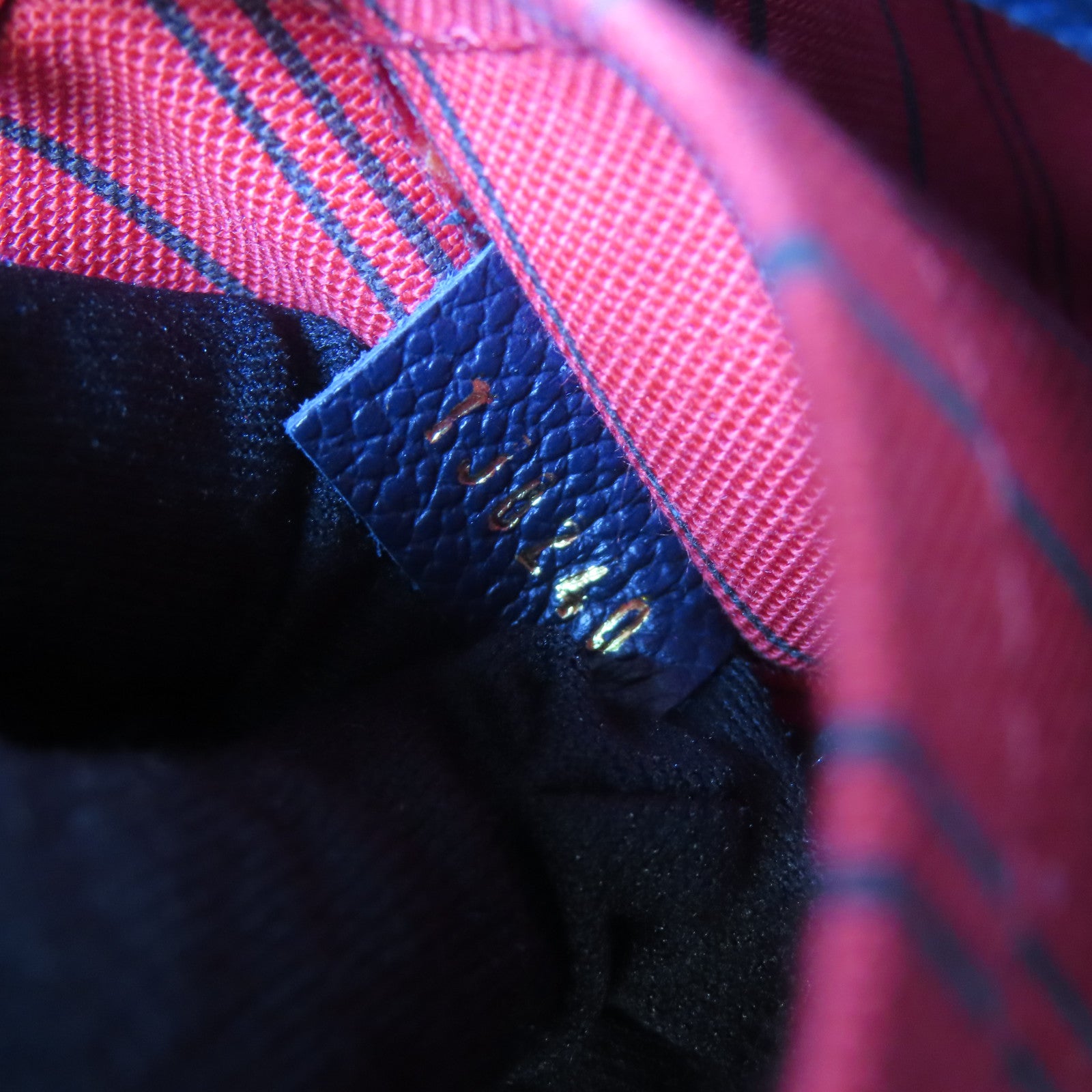LOUIS VUITTON Monogram Empreinte Montaigne BB金扣手挽肩背兩用袋深藍色/紅色