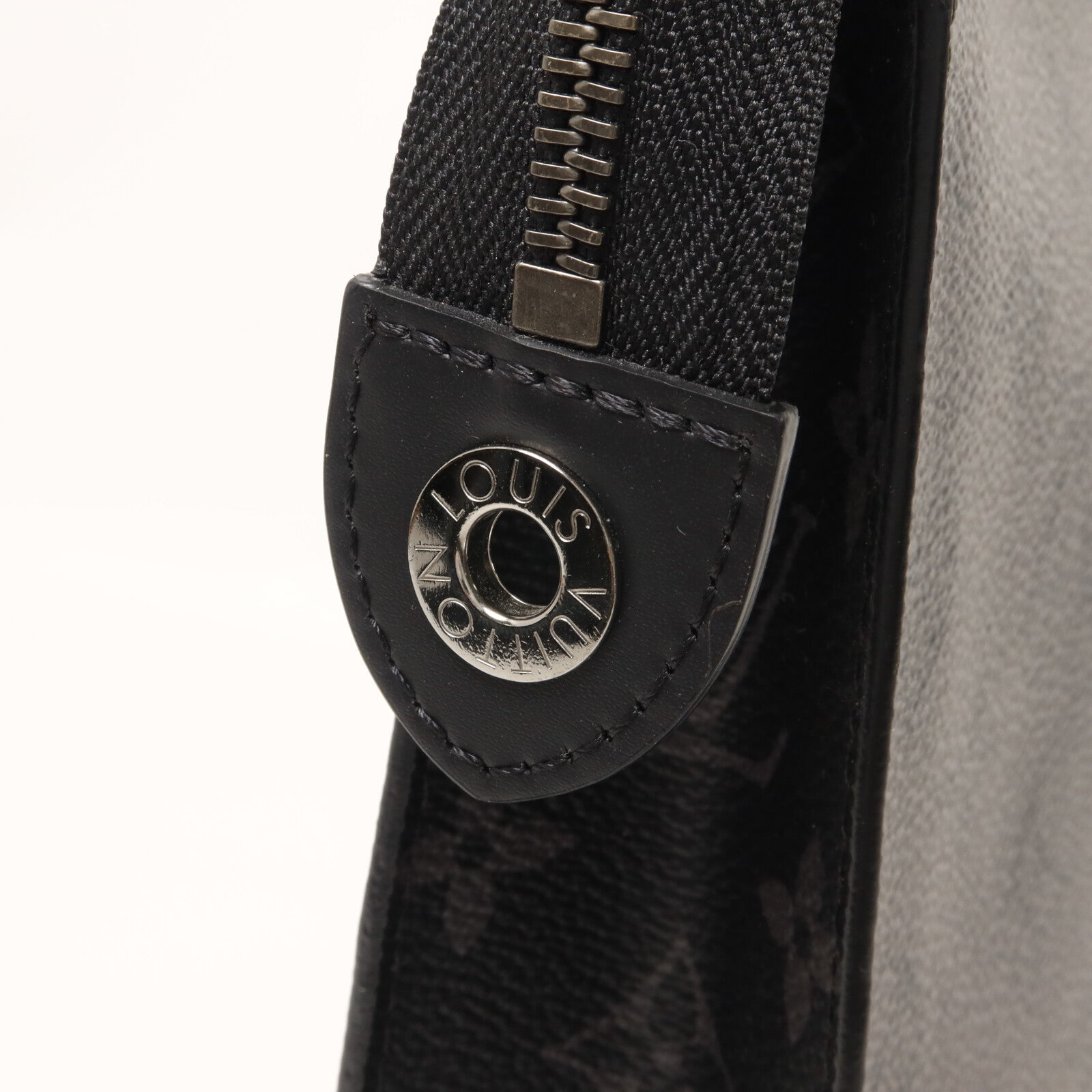 LOUIS VUITTON Monogram Eclipse Pochette Voyage MM手拿包