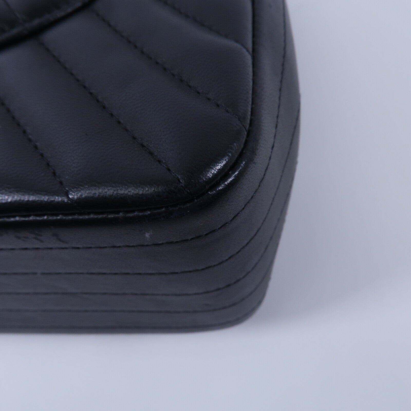CHANEL 羊皮皮革Chevron Classic Flap Bag鏈帶肩背袋