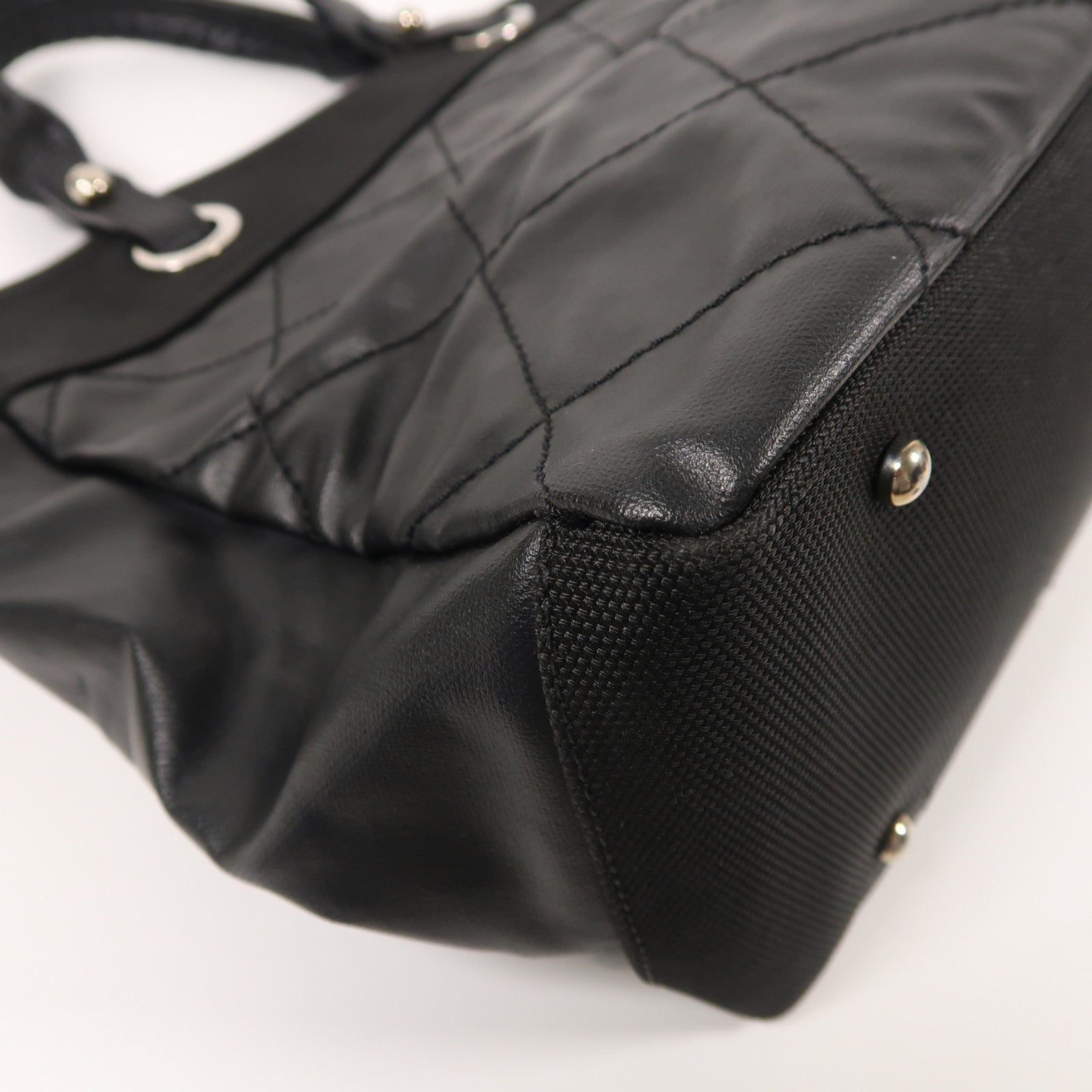 CHANEL 菱格塗層帆布Biarritz Tote MM銀扣手挽袋黑色