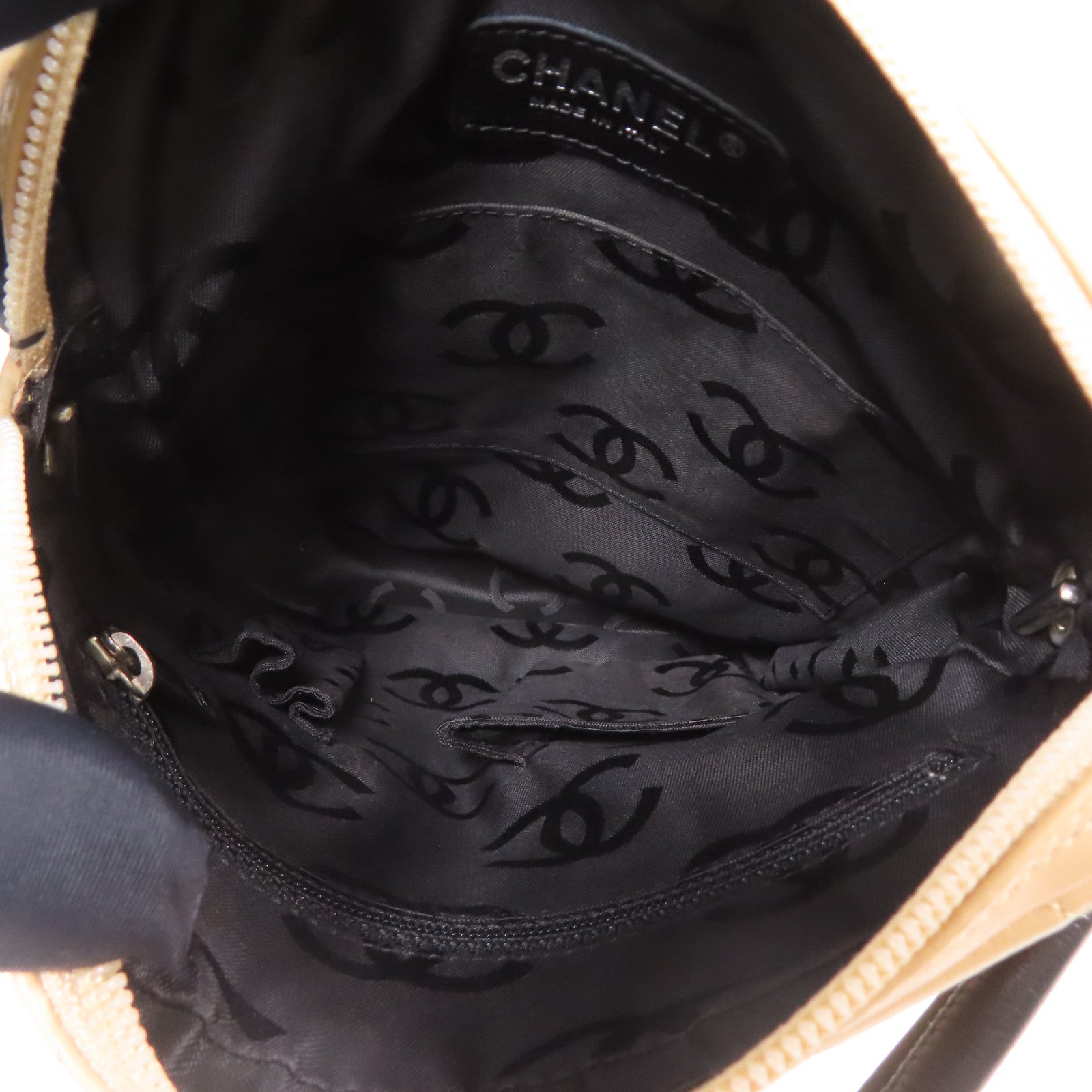 CHANEL 牛皮皮革Cambon Shoulder Bag銀扣肩背袋