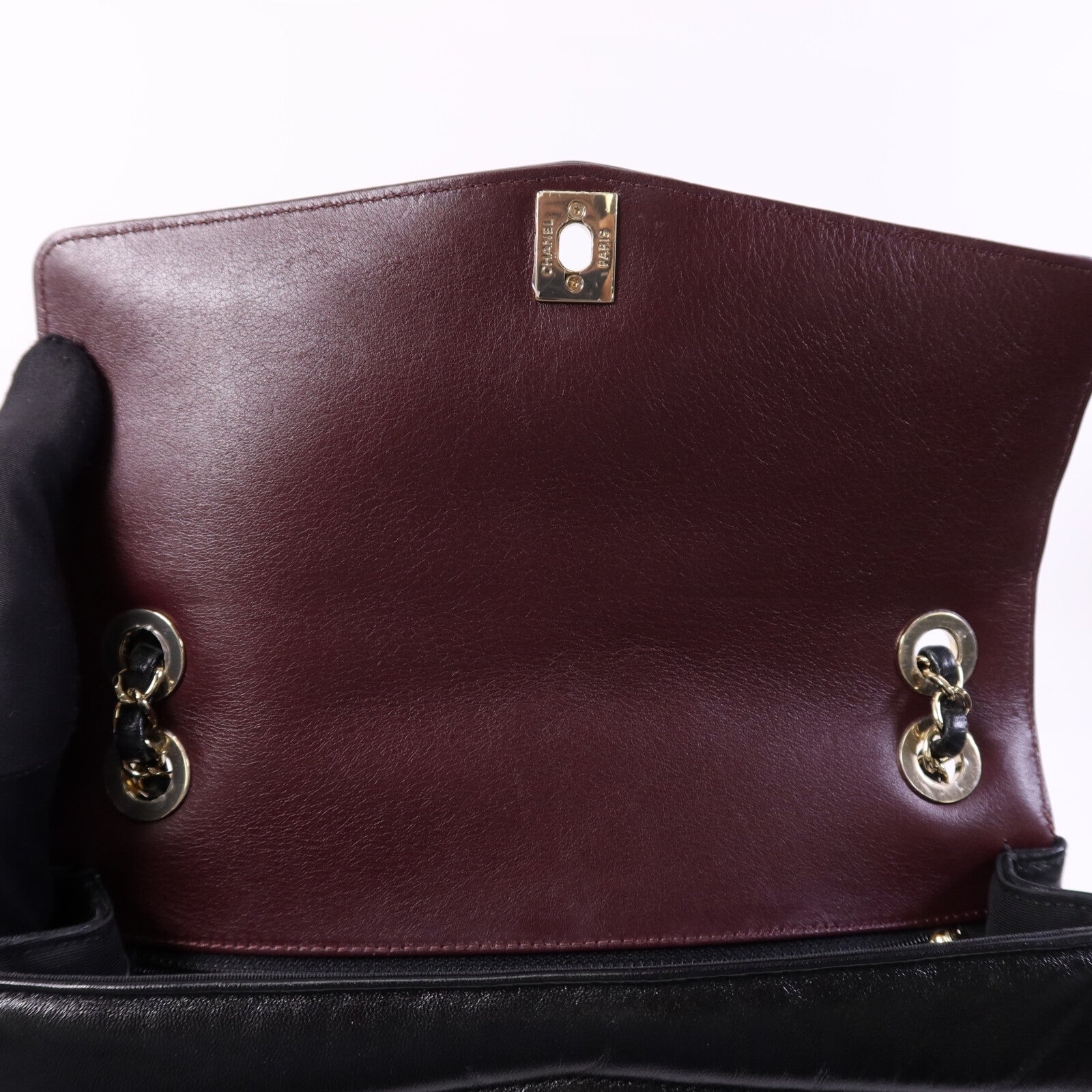 CHANEL 羊皮皮革Seasonal Chevron Flap金扣鏈帶肩背袋