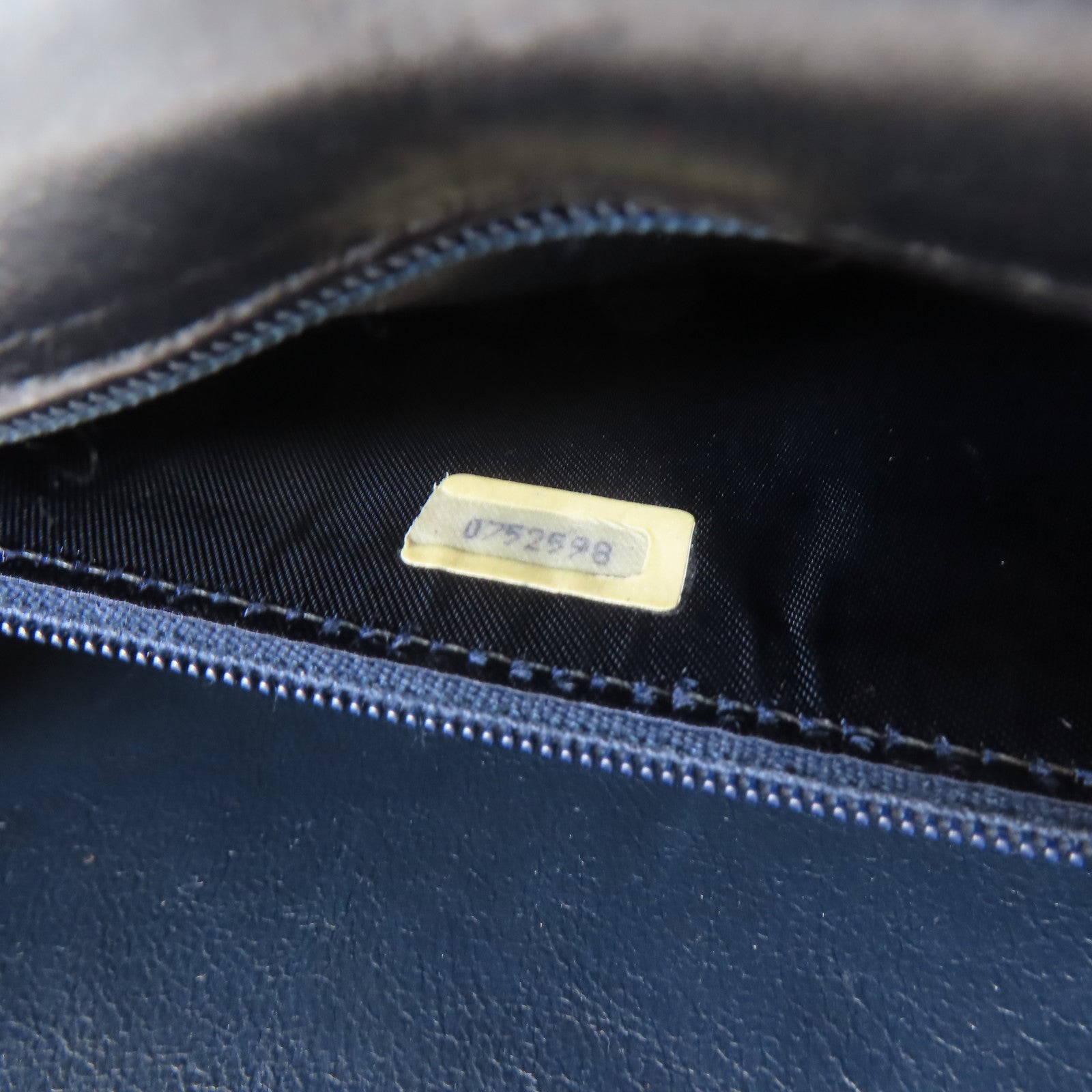 CHANEL 牛皮皮革Chain Shoulder金扣鏈帶肩背袋黑色
