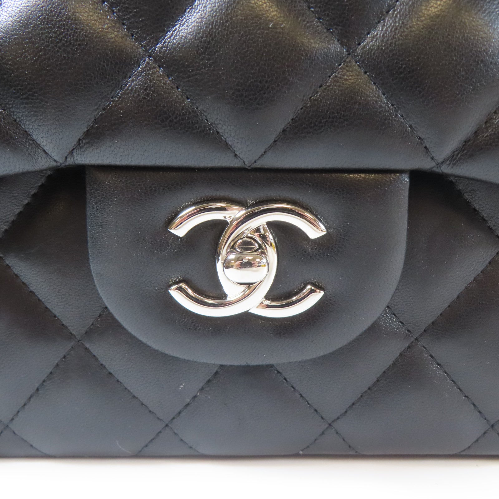 CHANEL 菱格羊皮皮革Jumbo銀扣鏈帶肩背袋黑色