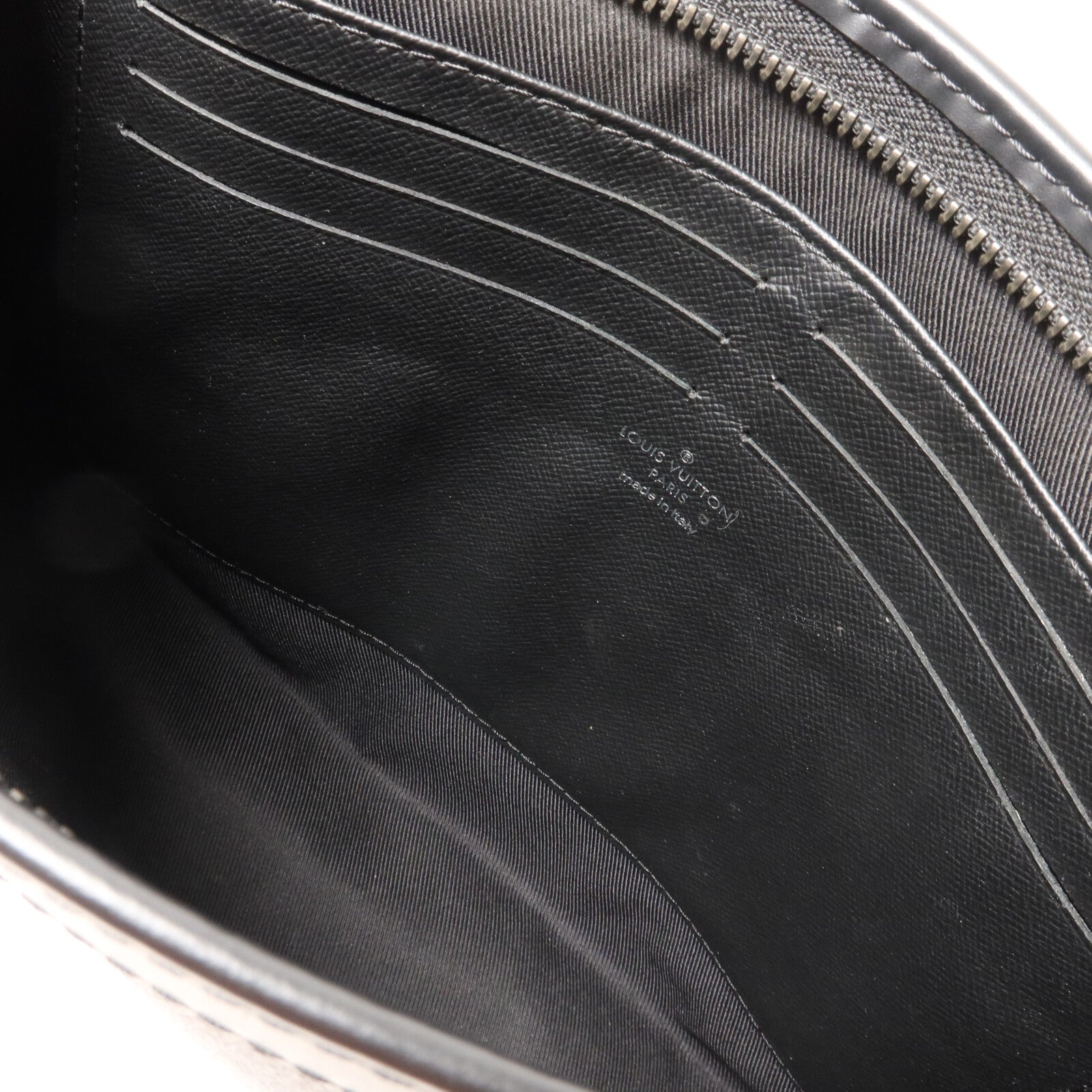 LOUIS VUITTON Monogram Eclipse Pochette Voyage MM手拿包
