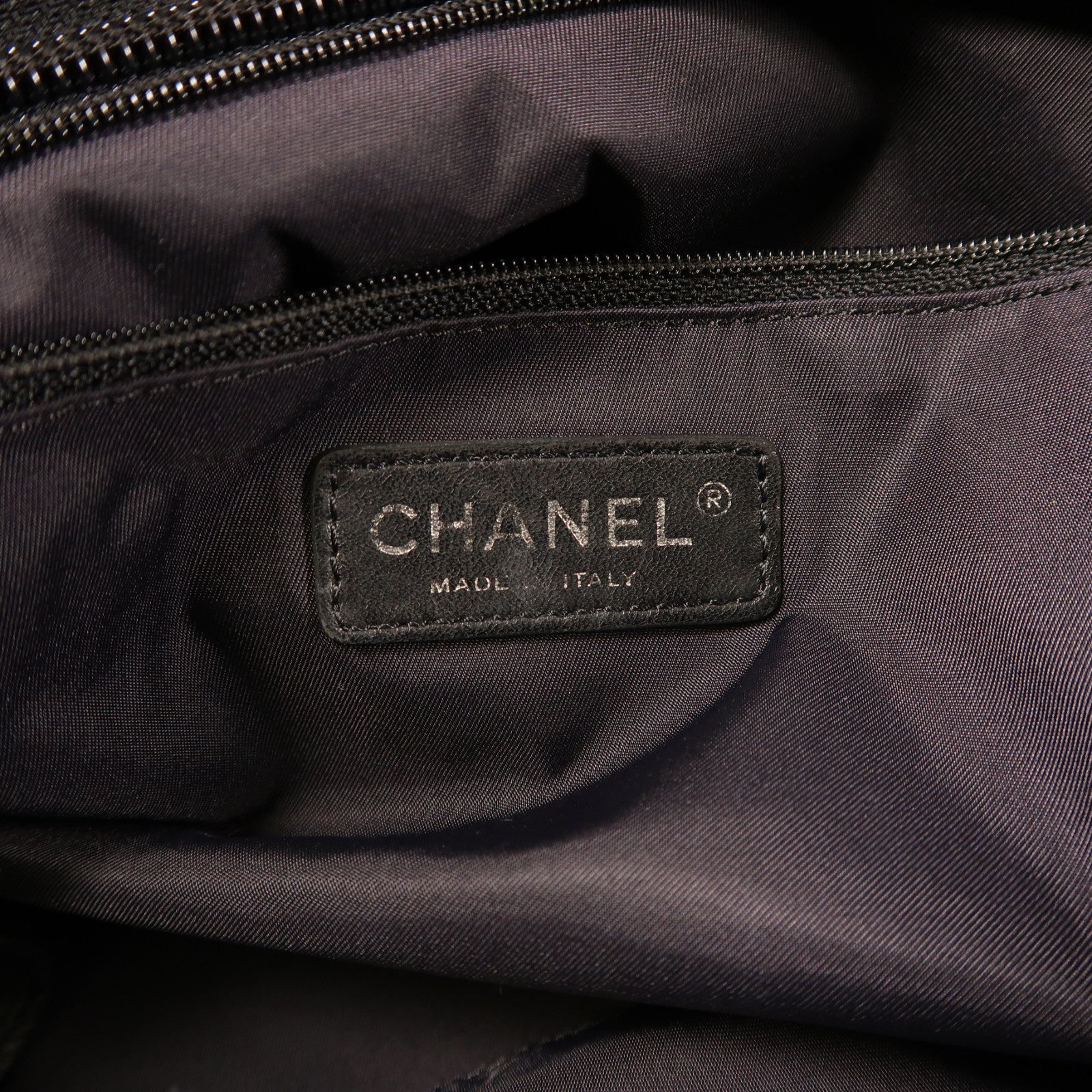 CHANEL 菱格塗層帆布Biarritz Tote MM銀扣手挽袋黑色