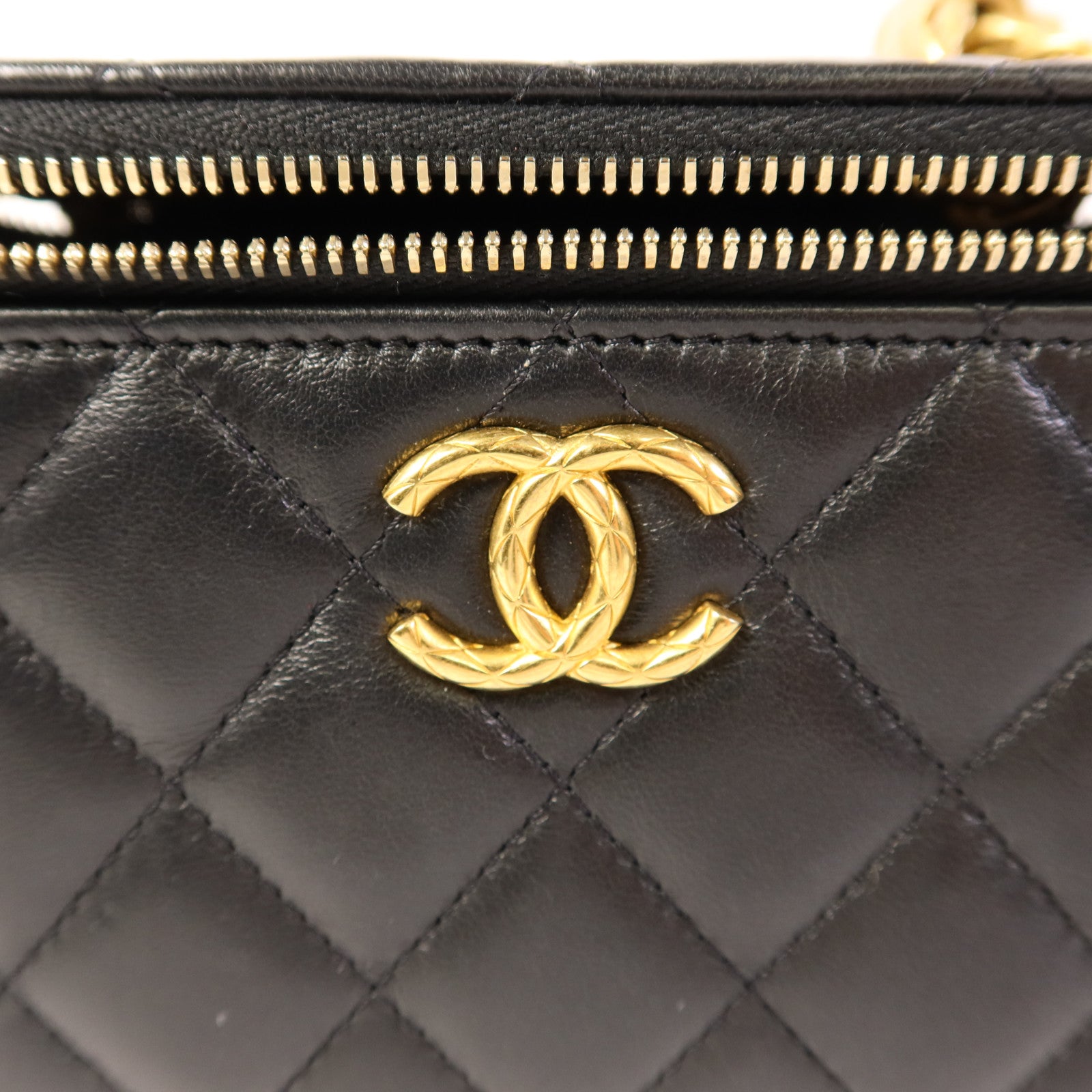 CHANEL 羊皮皮革Vanity Bag金扣鏈帶肩背袋