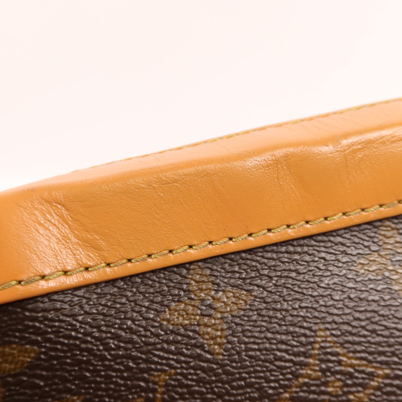 LOUIS VUITTON Monogram Soft Trunk金扣肩背袋