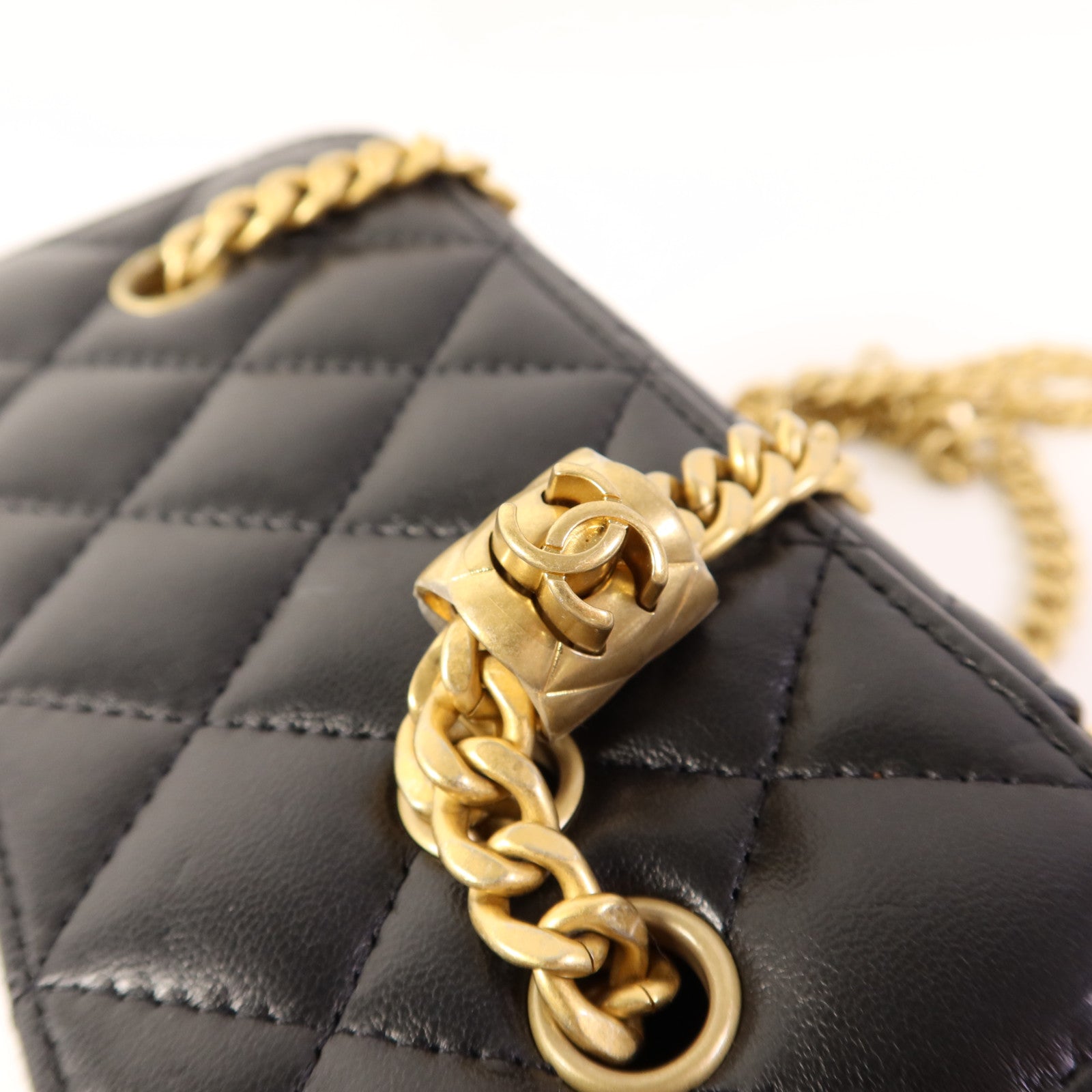 CHANEL 羊皮皮革Vanity Bag金扣鏈帶肩背袋