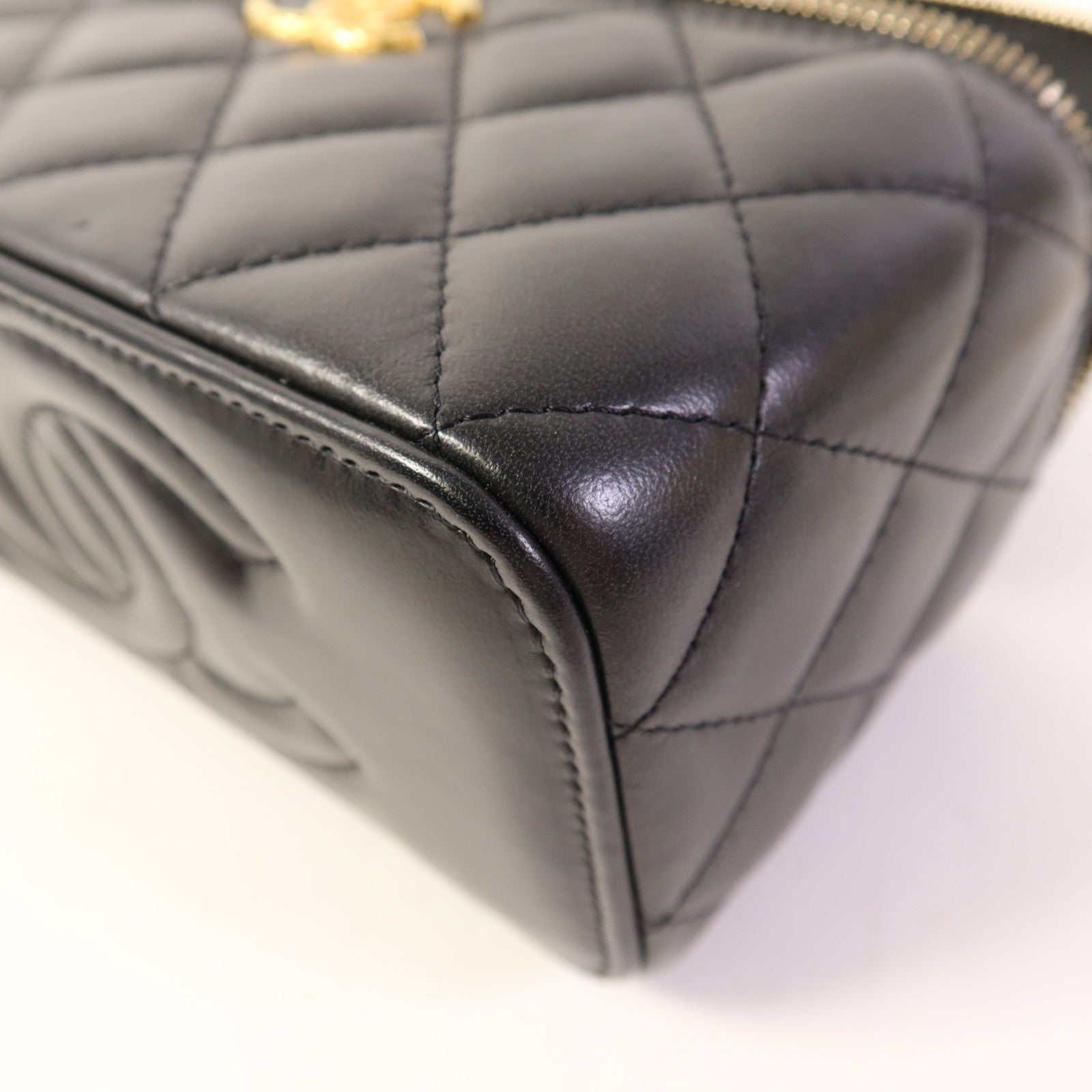 CHANEL 羊皮皮革Vanity Bag金扣鏈帶肩背袋