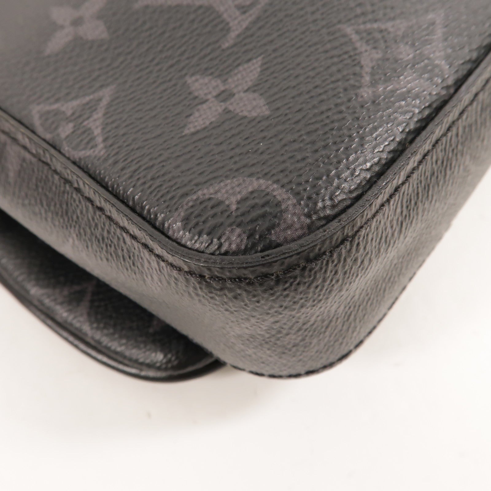 LOUIS VUITTON Monogram Eclipse Reverse Trio Messenger銀扣肩背袋灰色