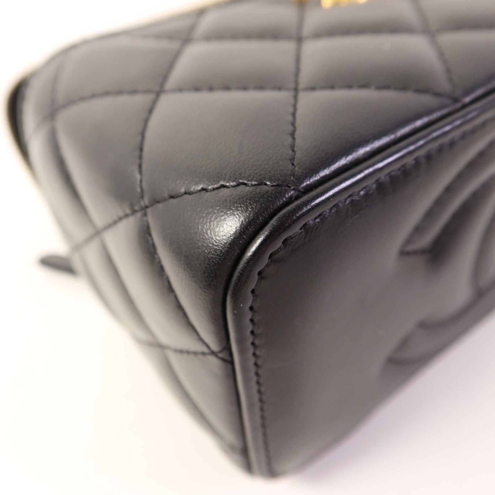 CHANEL 羊皮皮革Vanity Bag金扣鏈帶肩背袋