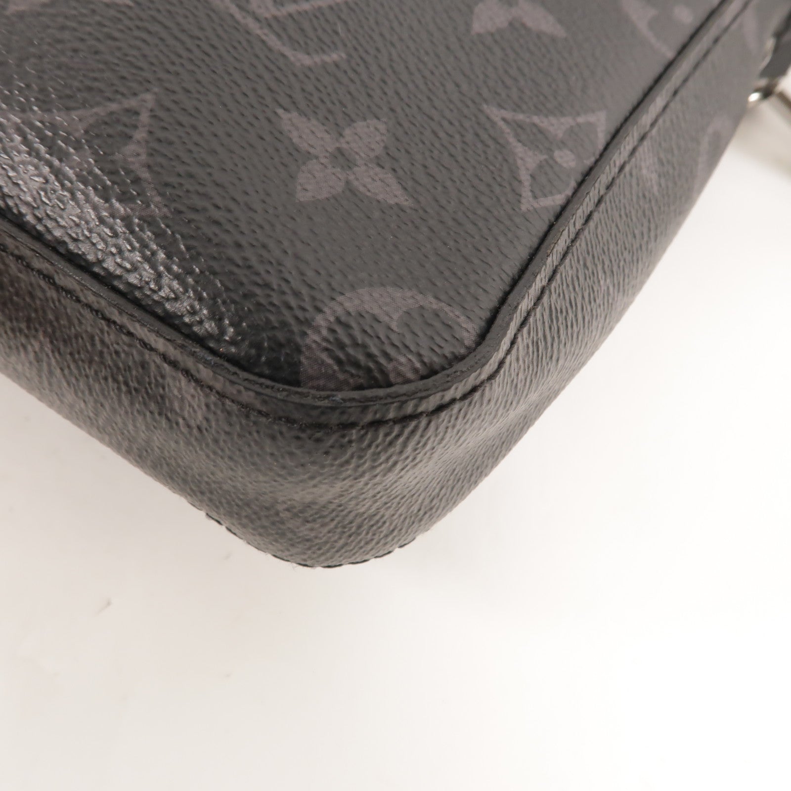 LOUIS VUITTON Monogram Eclipse Reverse Trio Messenger銀扣肩背袋灰色