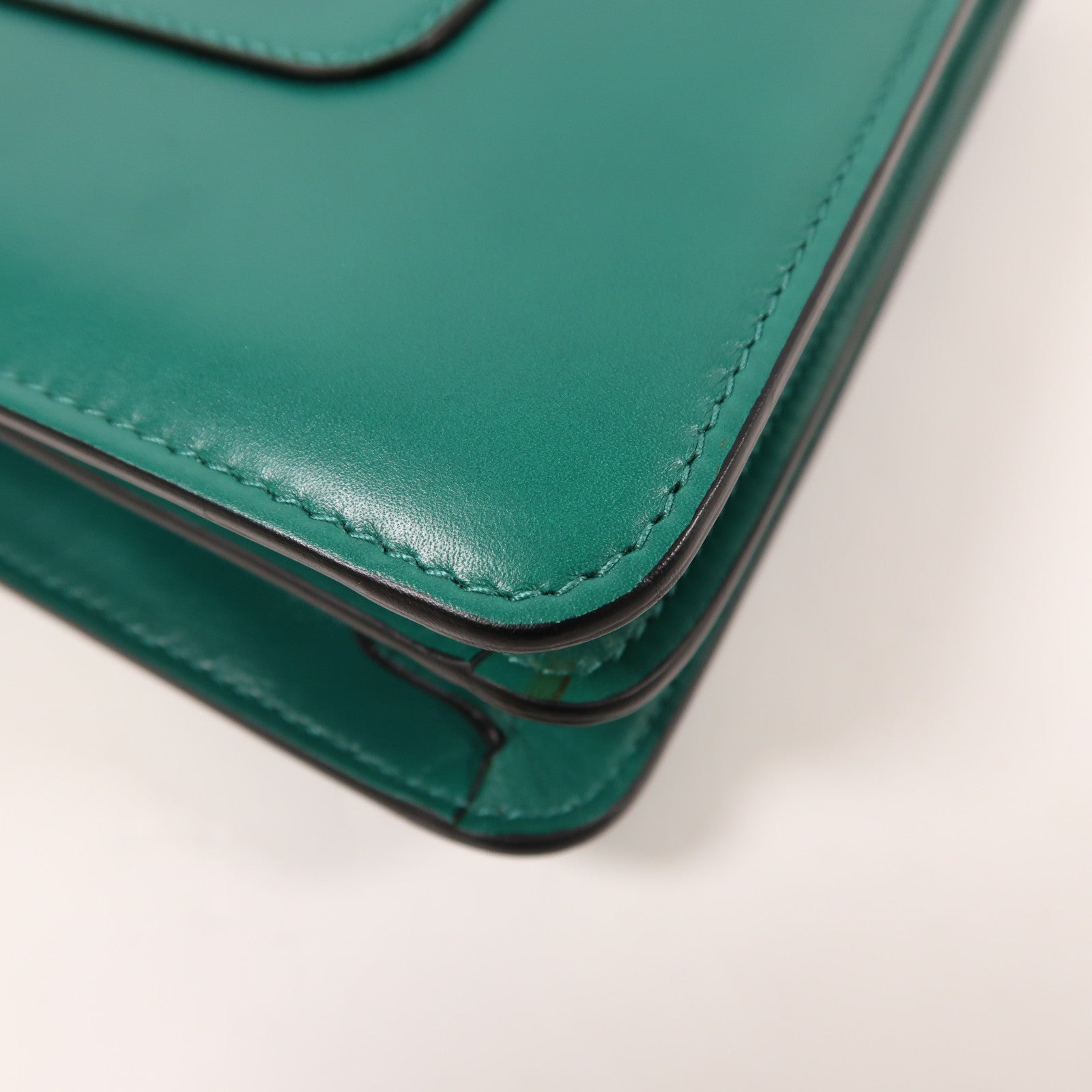 BVLGARI 牛皮皮革Serpenti Forever金扣鏈帶肩背袋