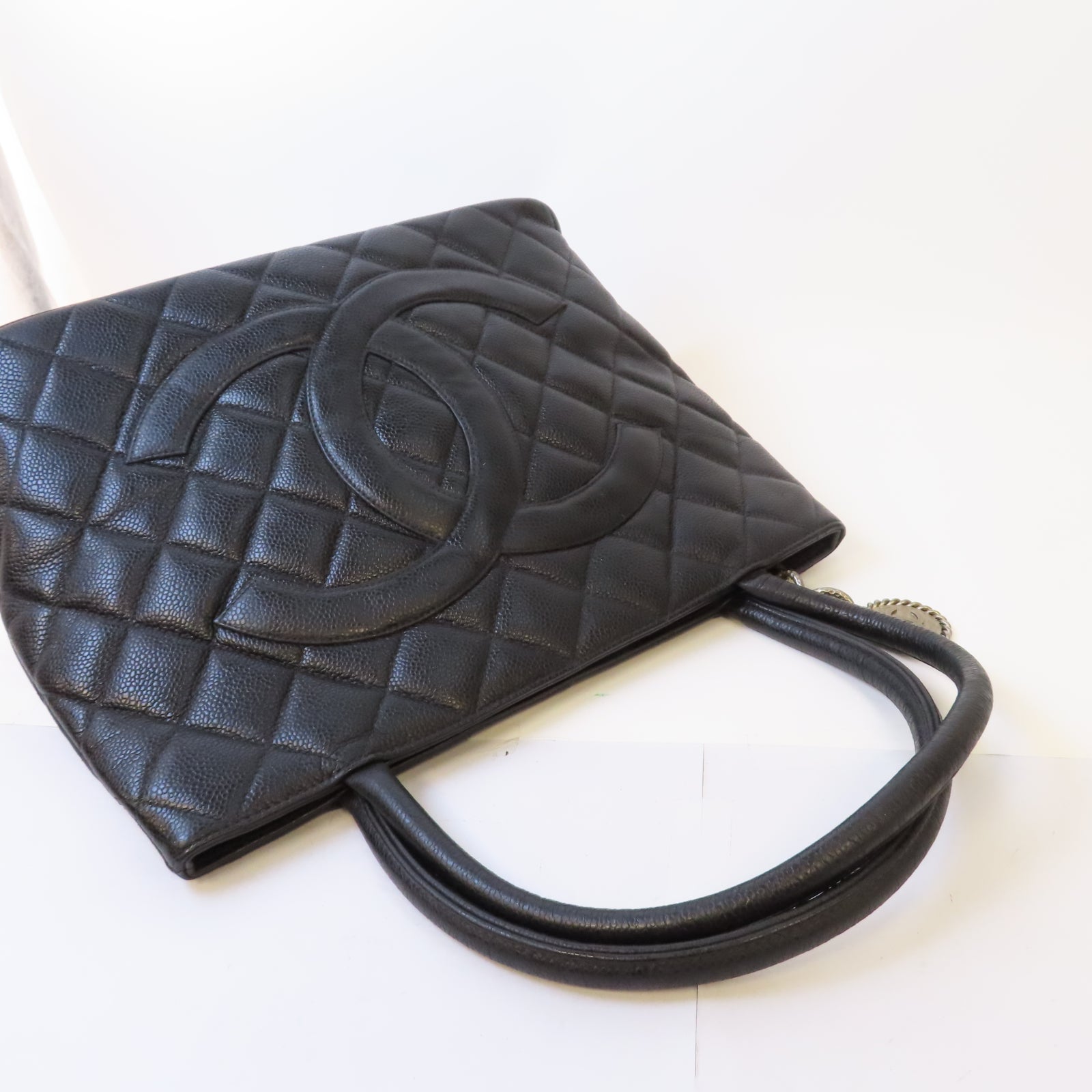 CHANEL 【激減優惠】菱格Caviar皮革Tote Bag銀扣肩背袋黑色