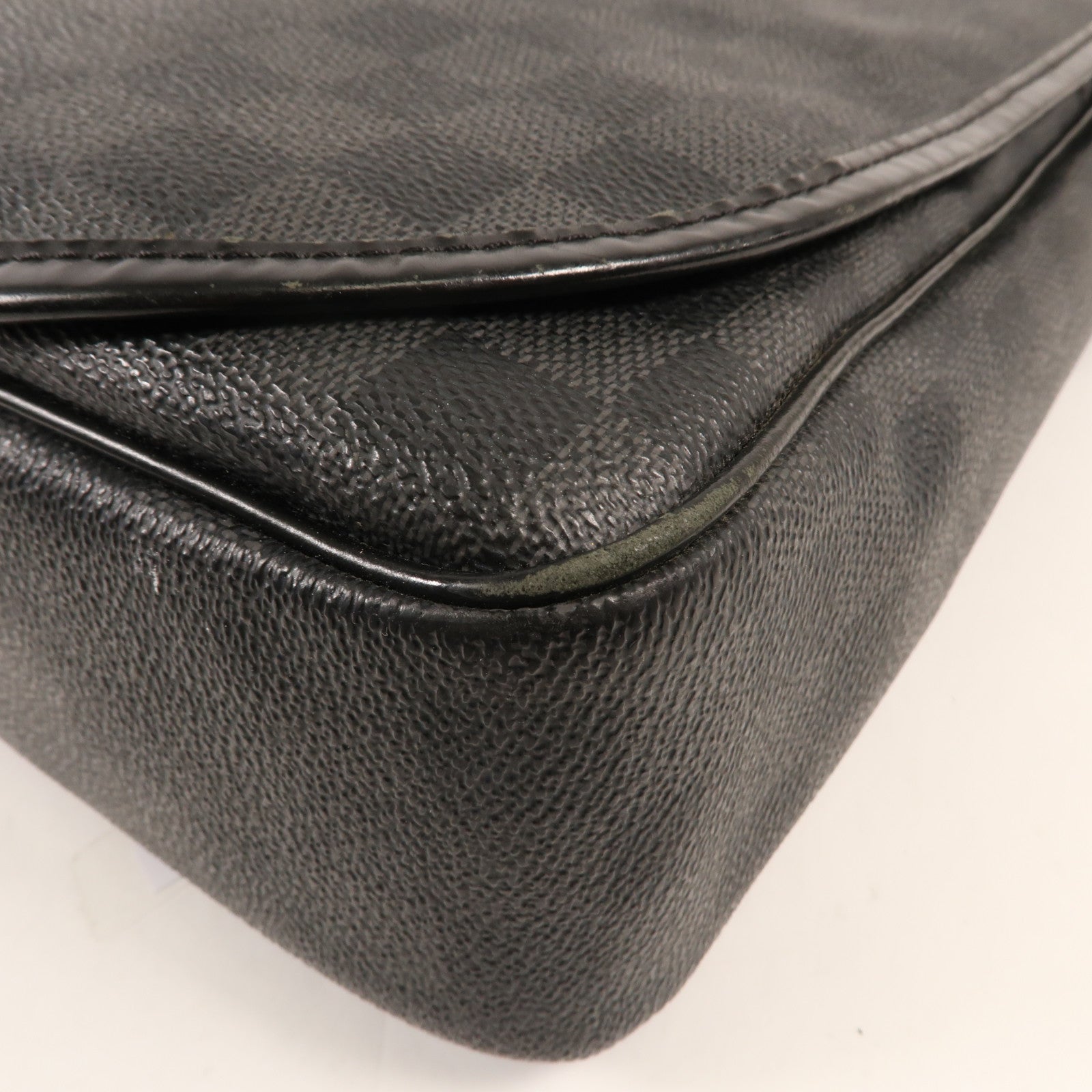 LOUIS VUITTON Damier Graphite Daniel GM銀扣肩背袋