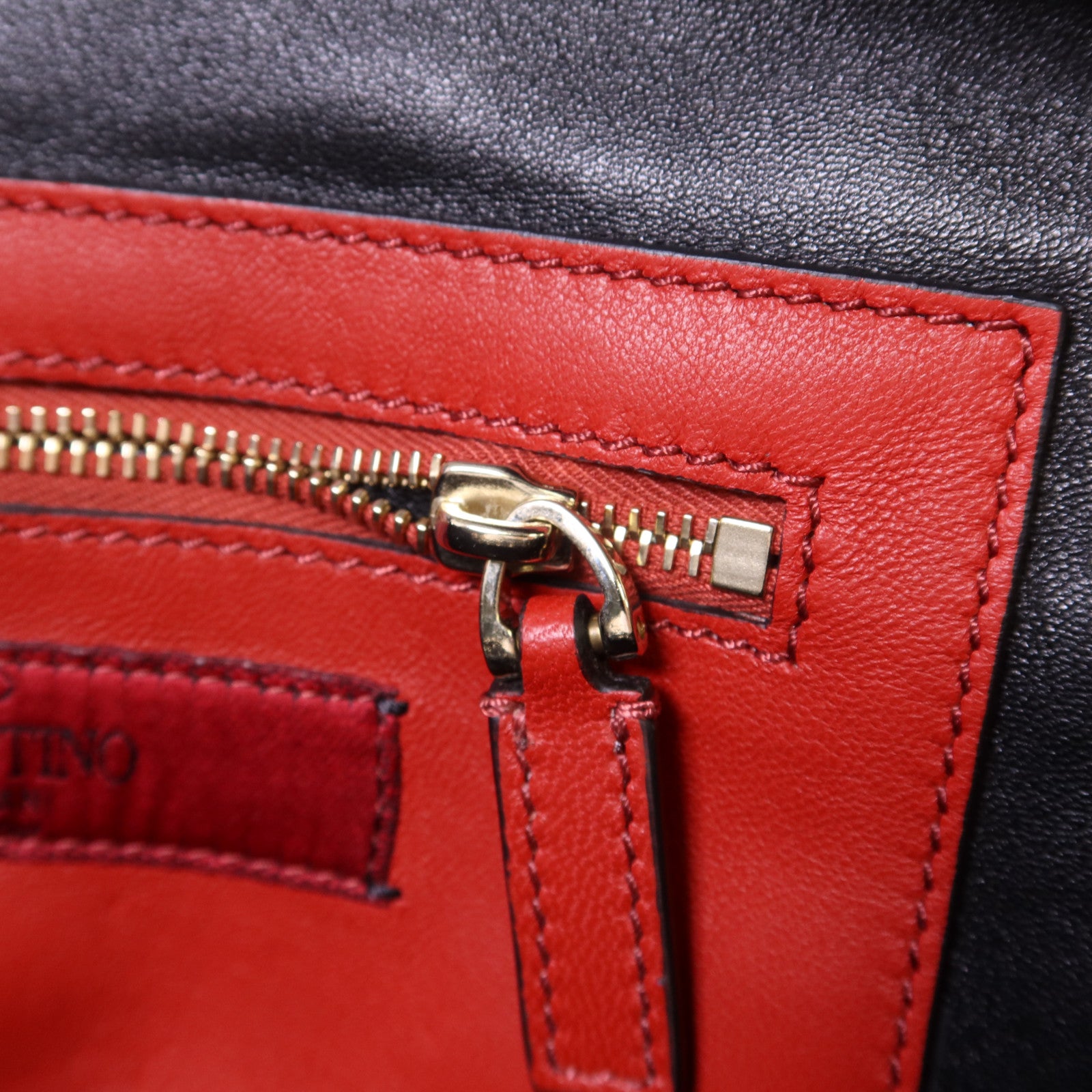 Valentino 牛皮皮革Waist Bag金扣腰包